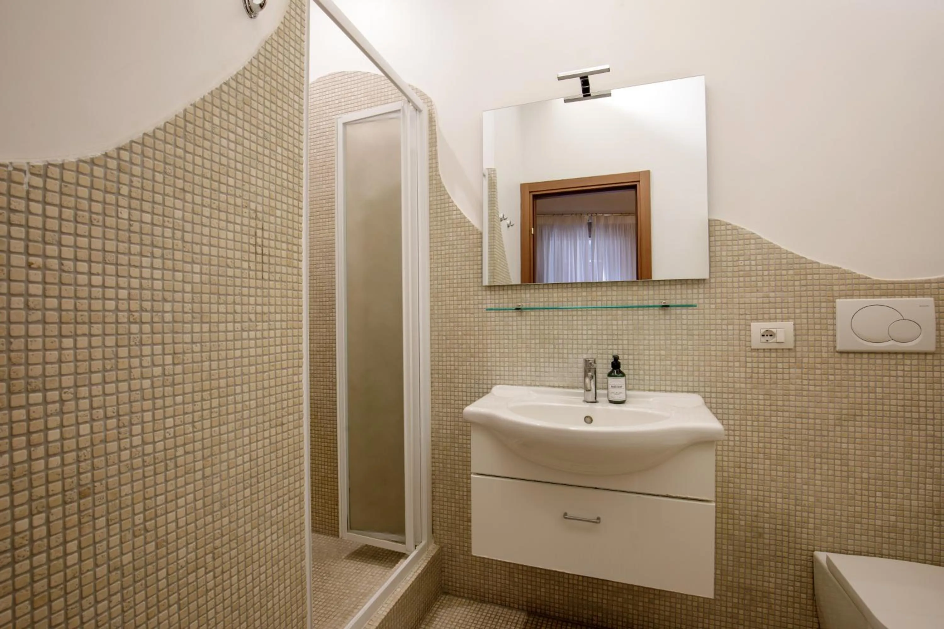 Shower in The Right Place 4U Navona Luxury Rooms