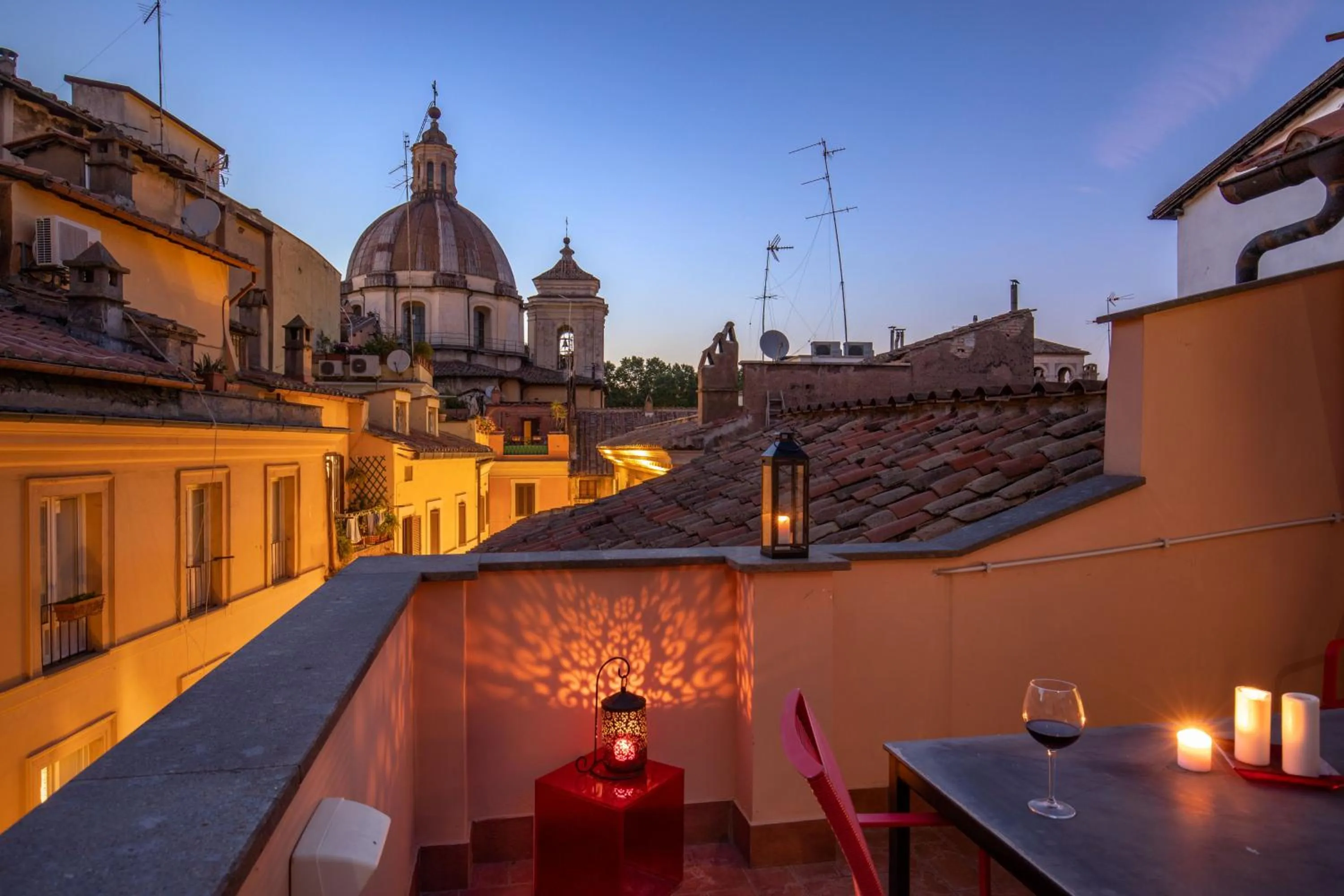 Patio in The Right Place 4U Navona Luxury Rooms