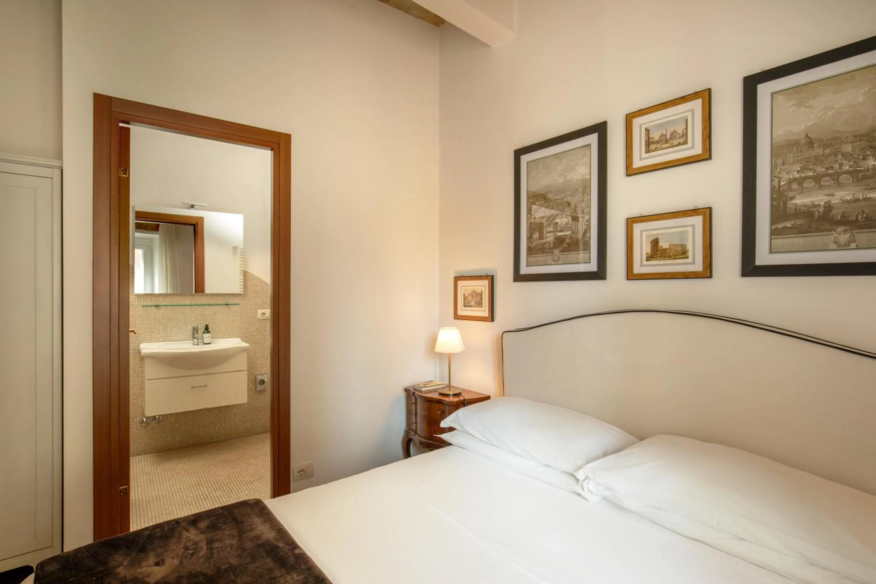 Bathroom, Bed in The Right Place 4U Navona Luxury Rooms