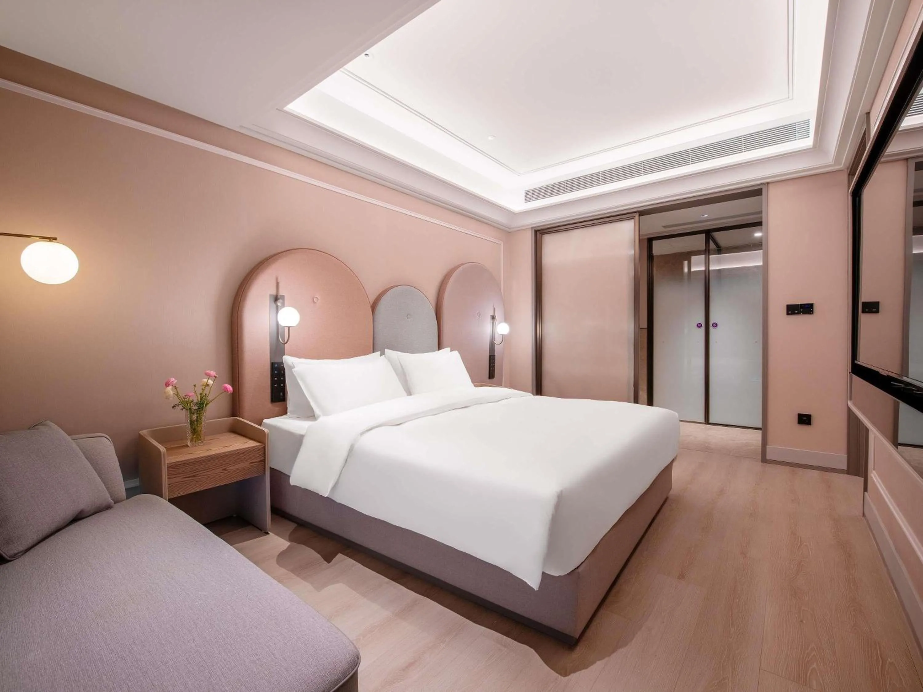 Executive King Room in Mercure KunMing Airport