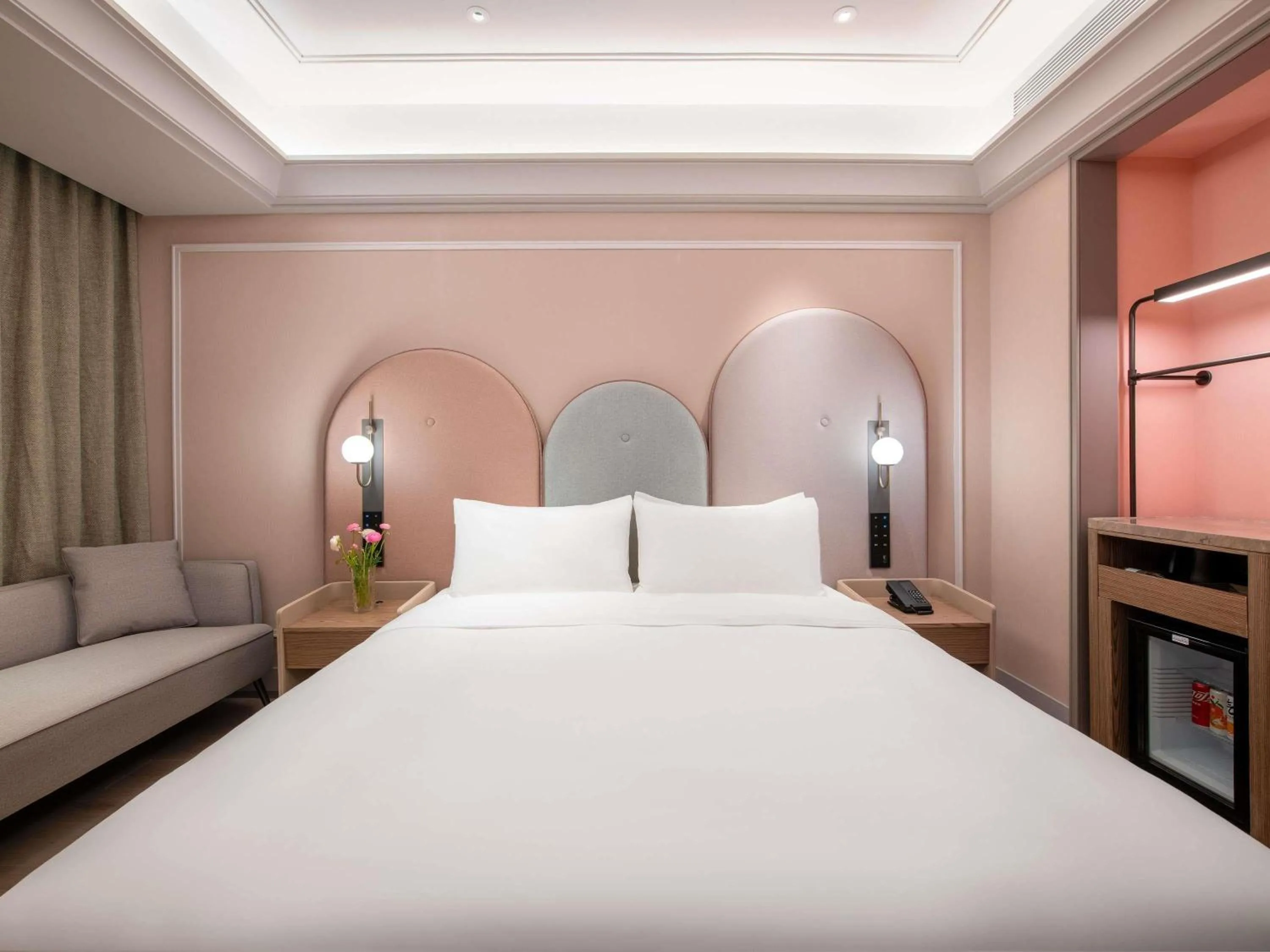 Standard King Room in Mercure KunMing Airport