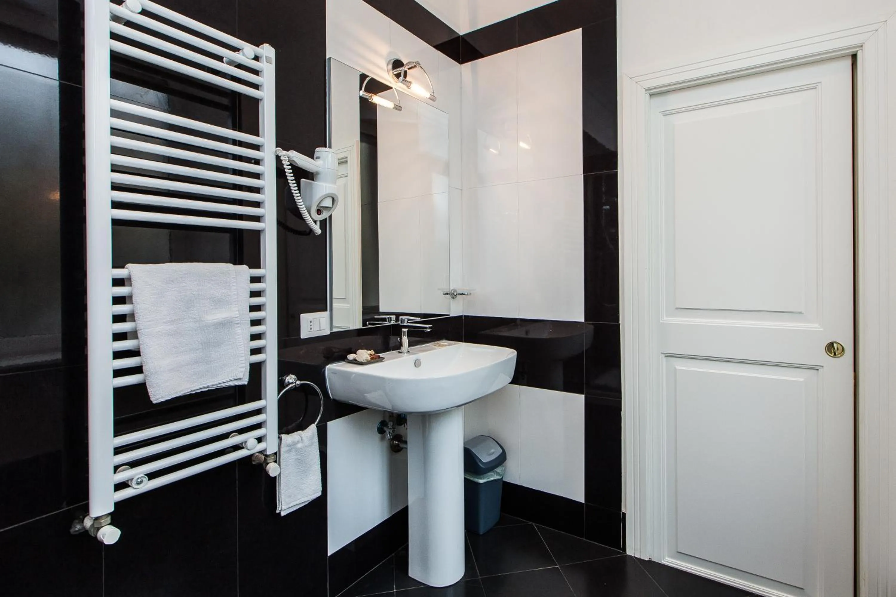 Bathroom in Guest's Heaven