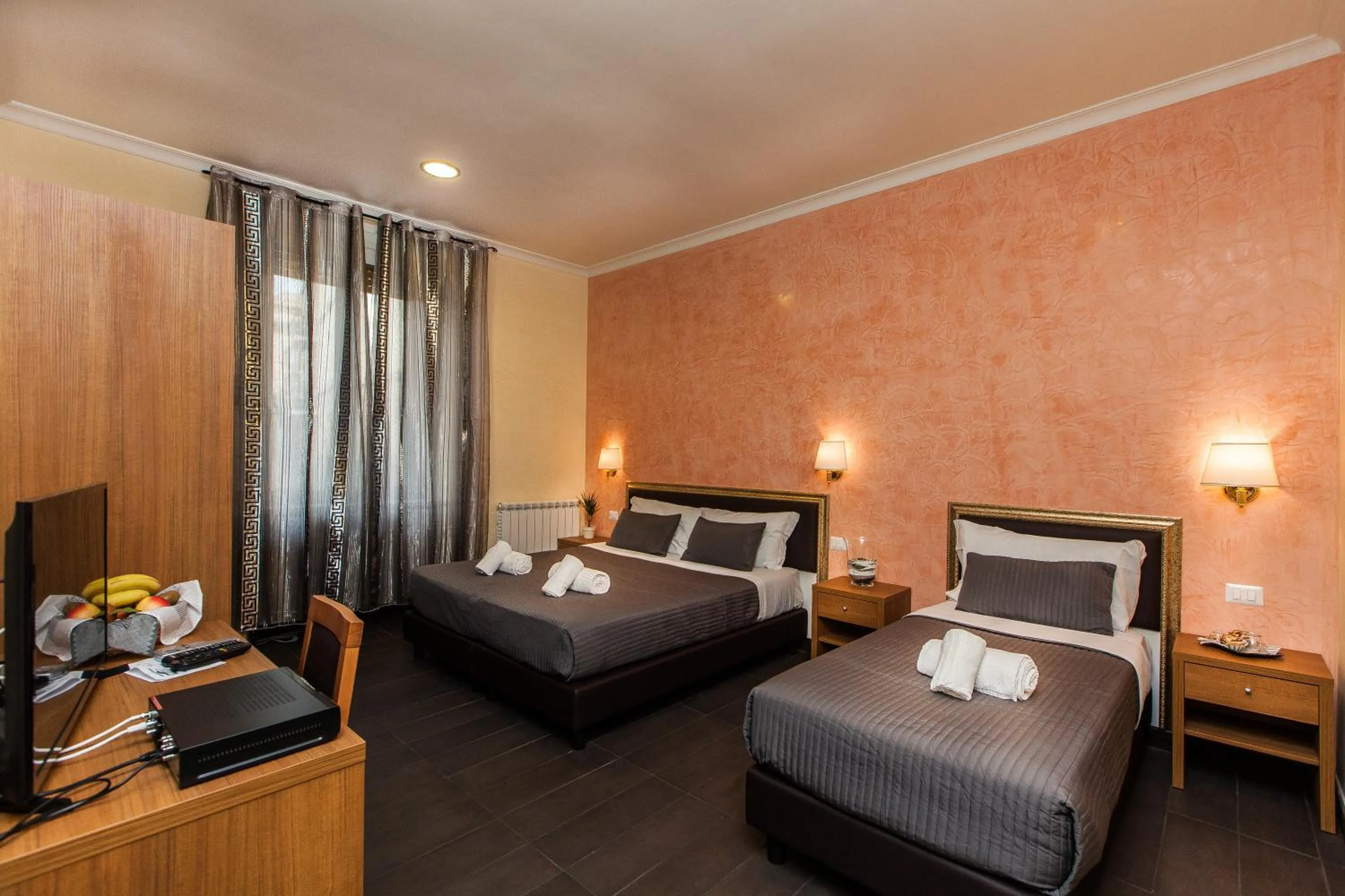 Photo of the whole room, Bed in Guest's Heaven