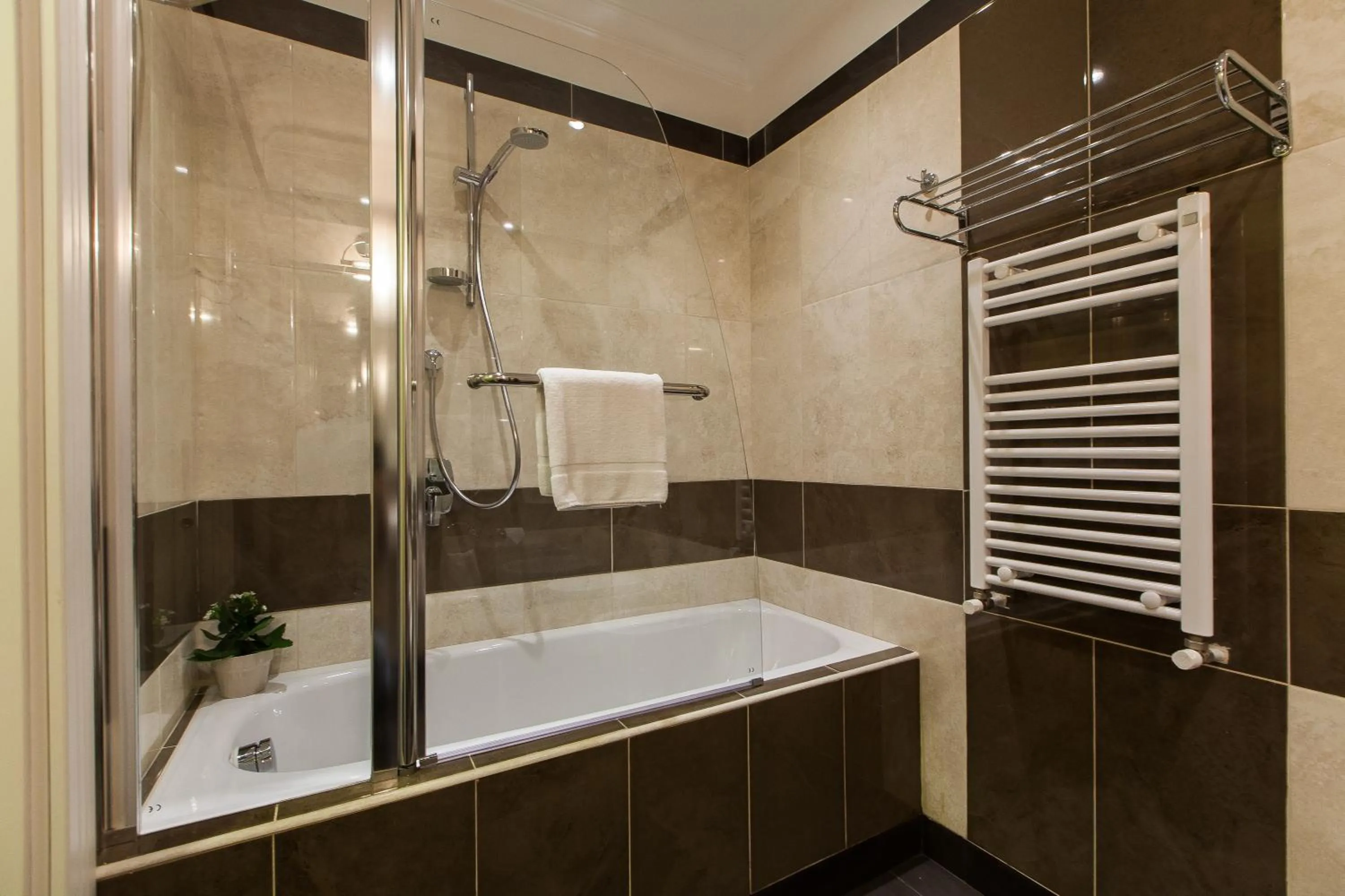 Bathroom in Guest's Heaven