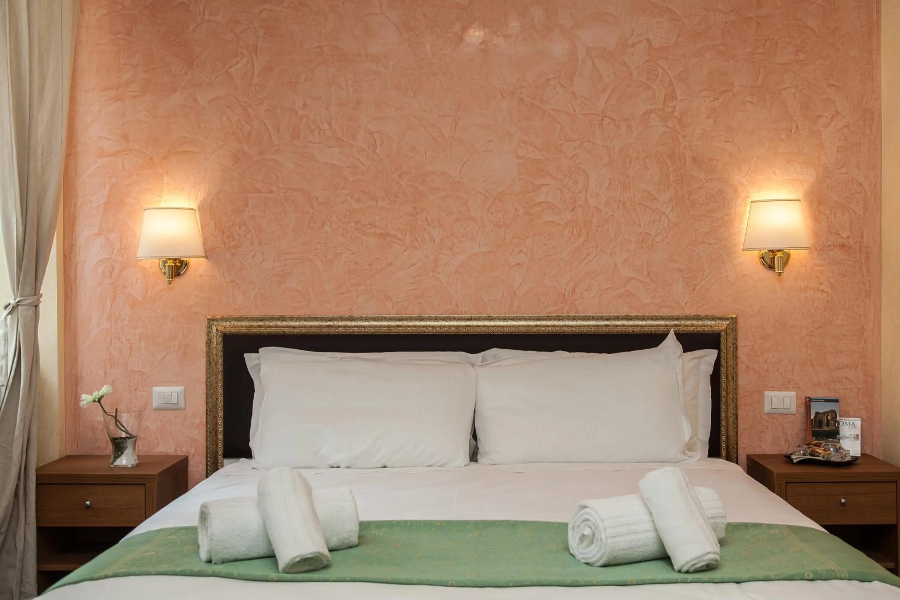 Bedroom, Bed in Guest's Heaven