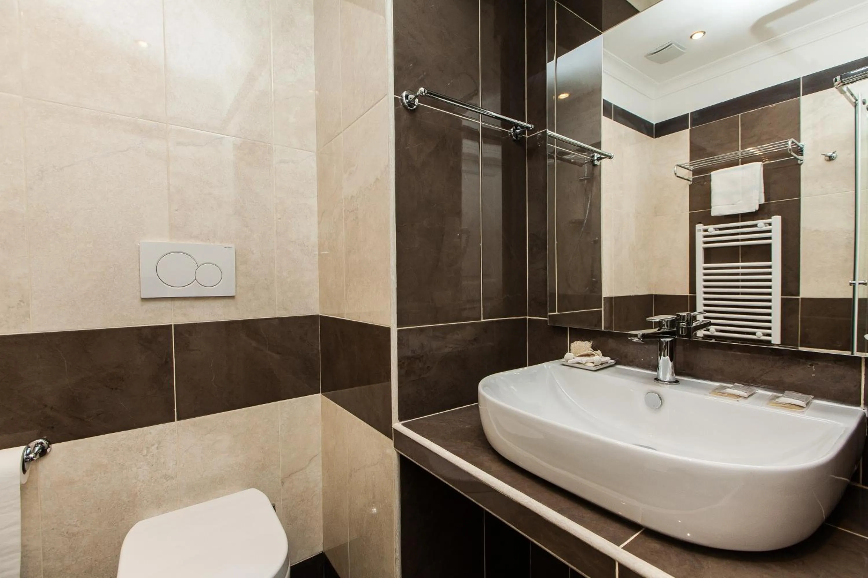 Bathroom in Guest's Heaven