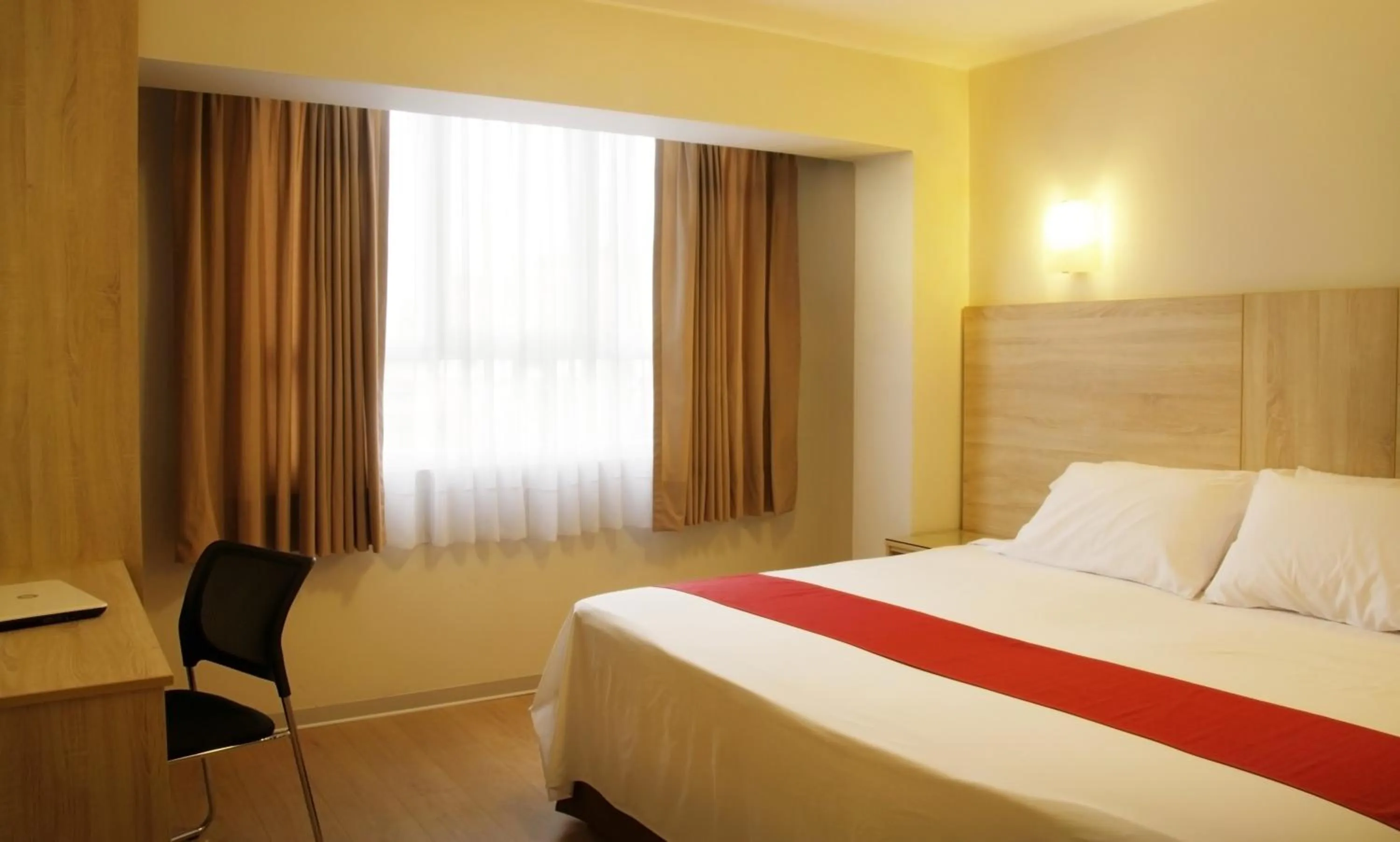 Photo of the whole room, Bed in Hotel San Remo