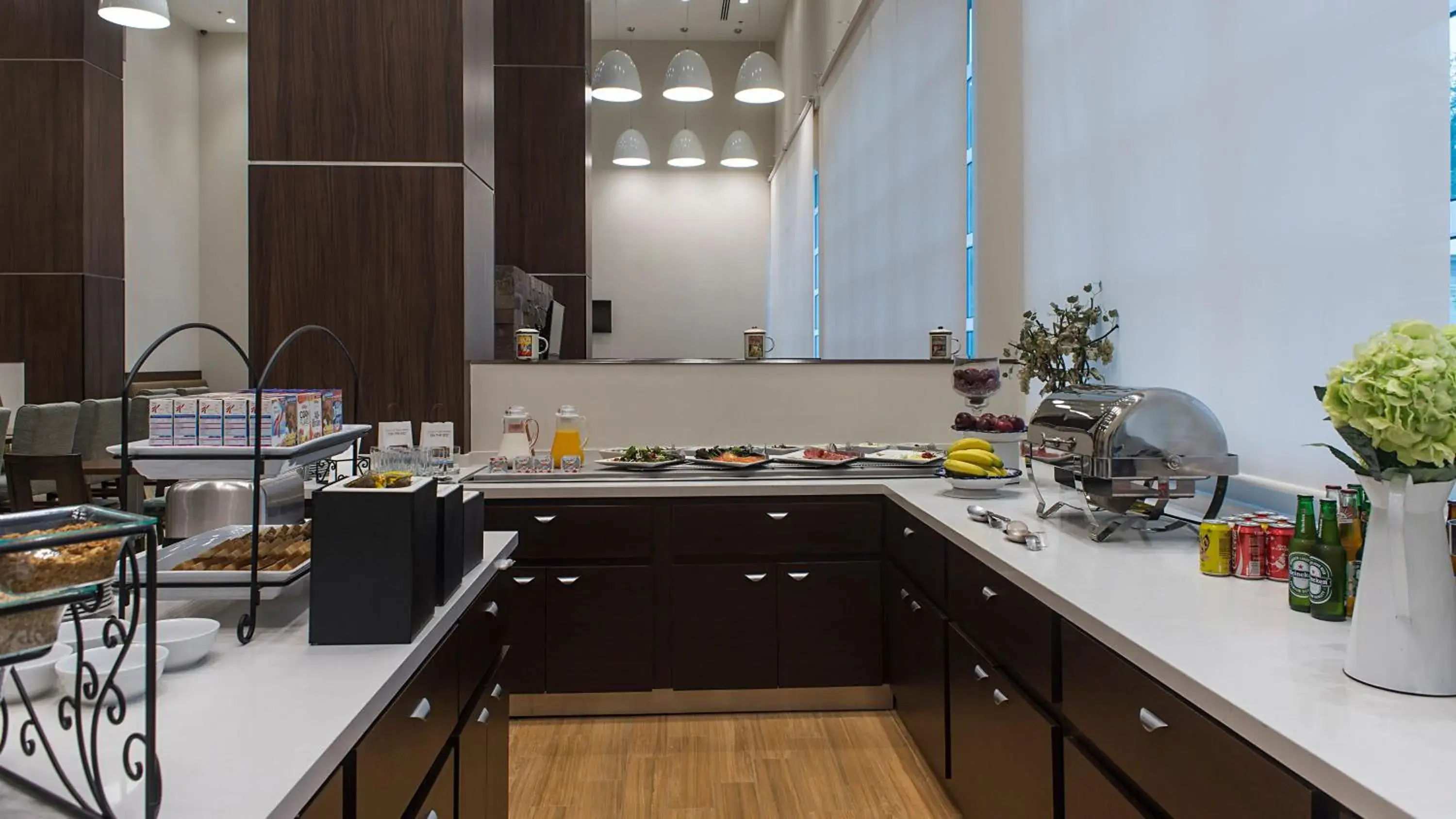 Restaurant/places to eat in Staybridge Suites Puebla by IHG Restaurant/places to eat in Staybridge Suites Puebla by IHG