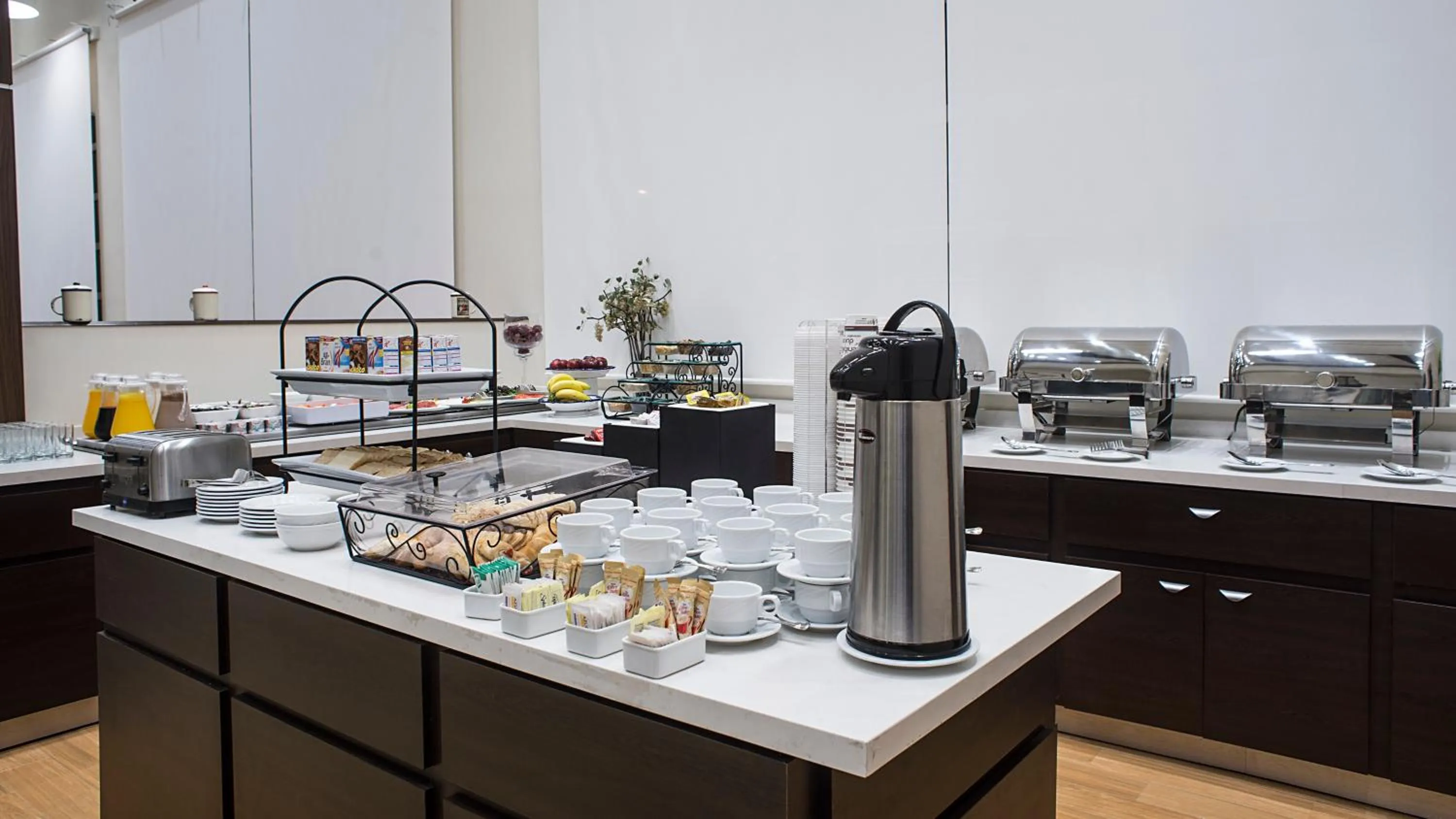 Food and drinks in Staybridge Suites Puebla by IHG