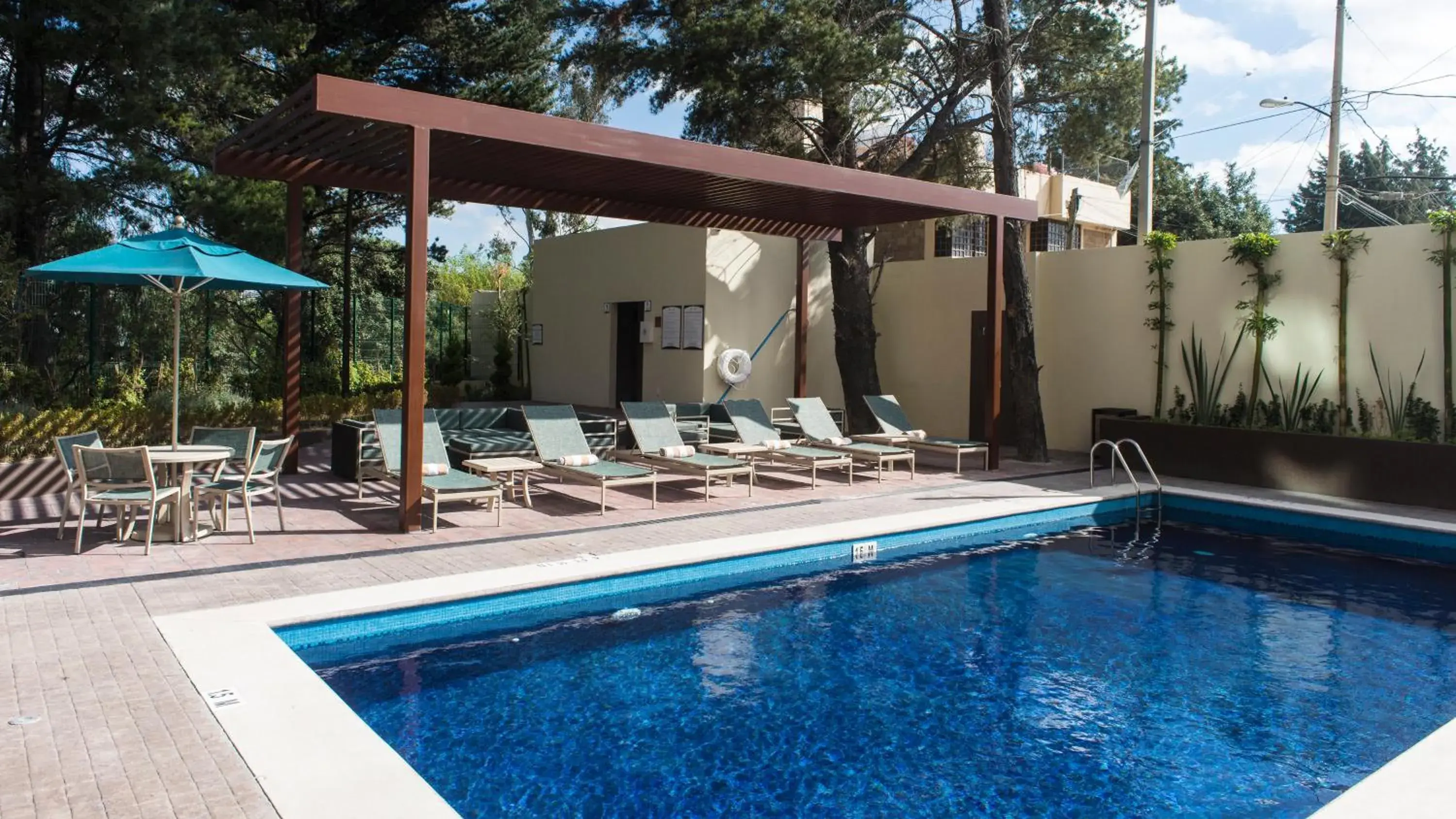 Swimming pool in Staybridge Suites Puebla by IHG Swimming pool in Staybridge Suites Puebla by IHG