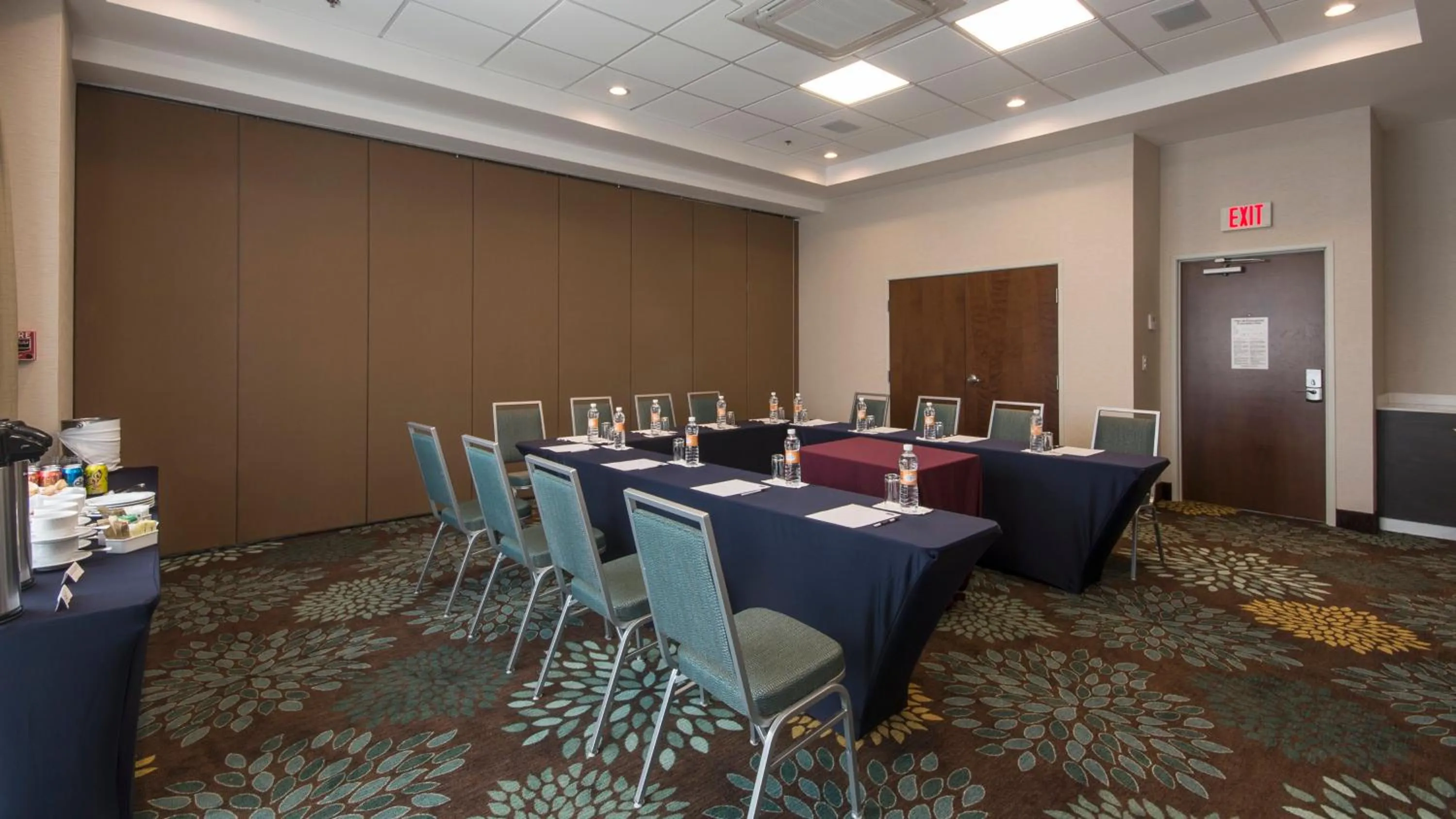 Meeting/conference room in Staybridge Suites Puebla by IHG