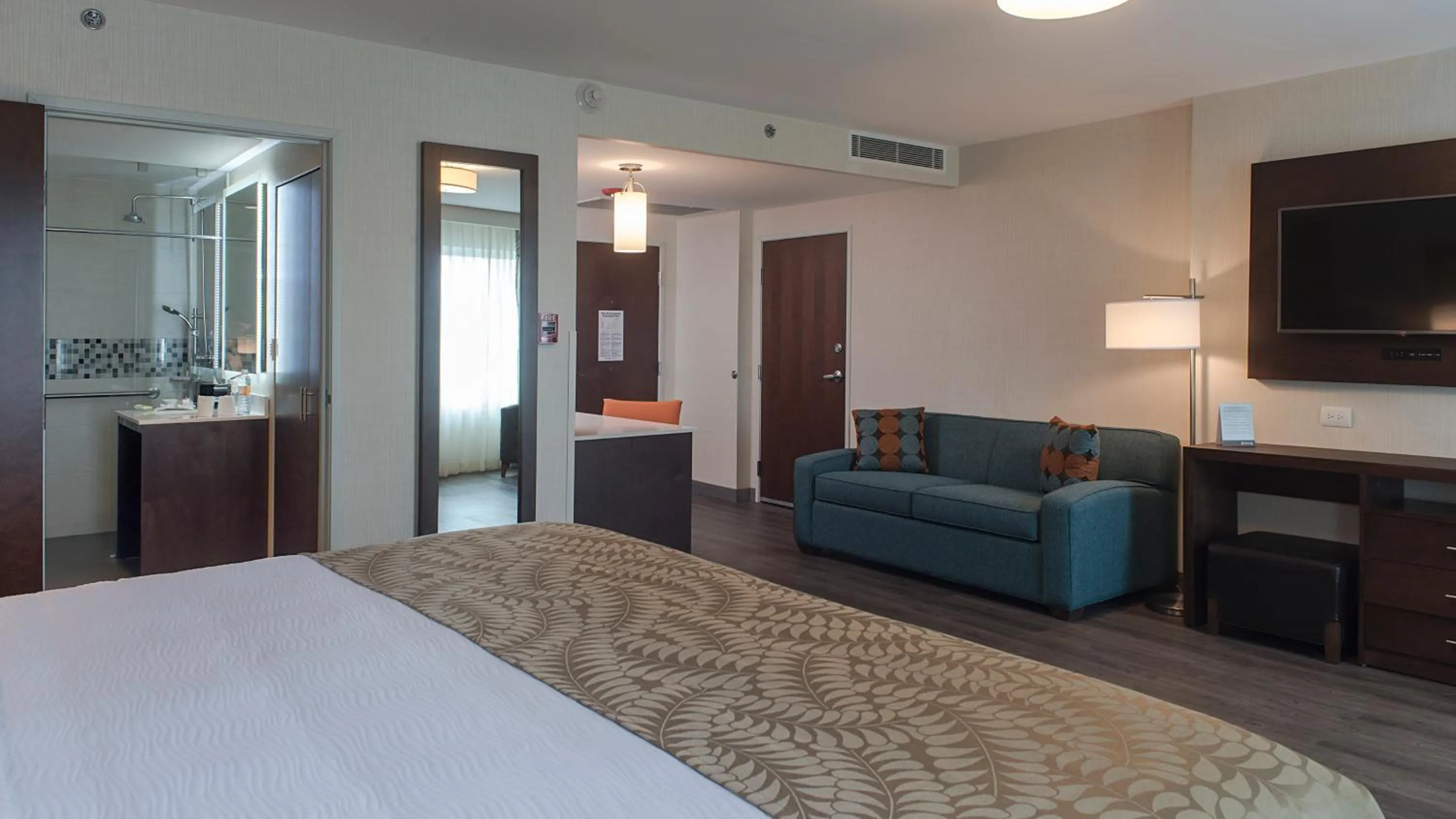 Photo of the whole room, Bed in Staybridge Suites Puebla by IHG