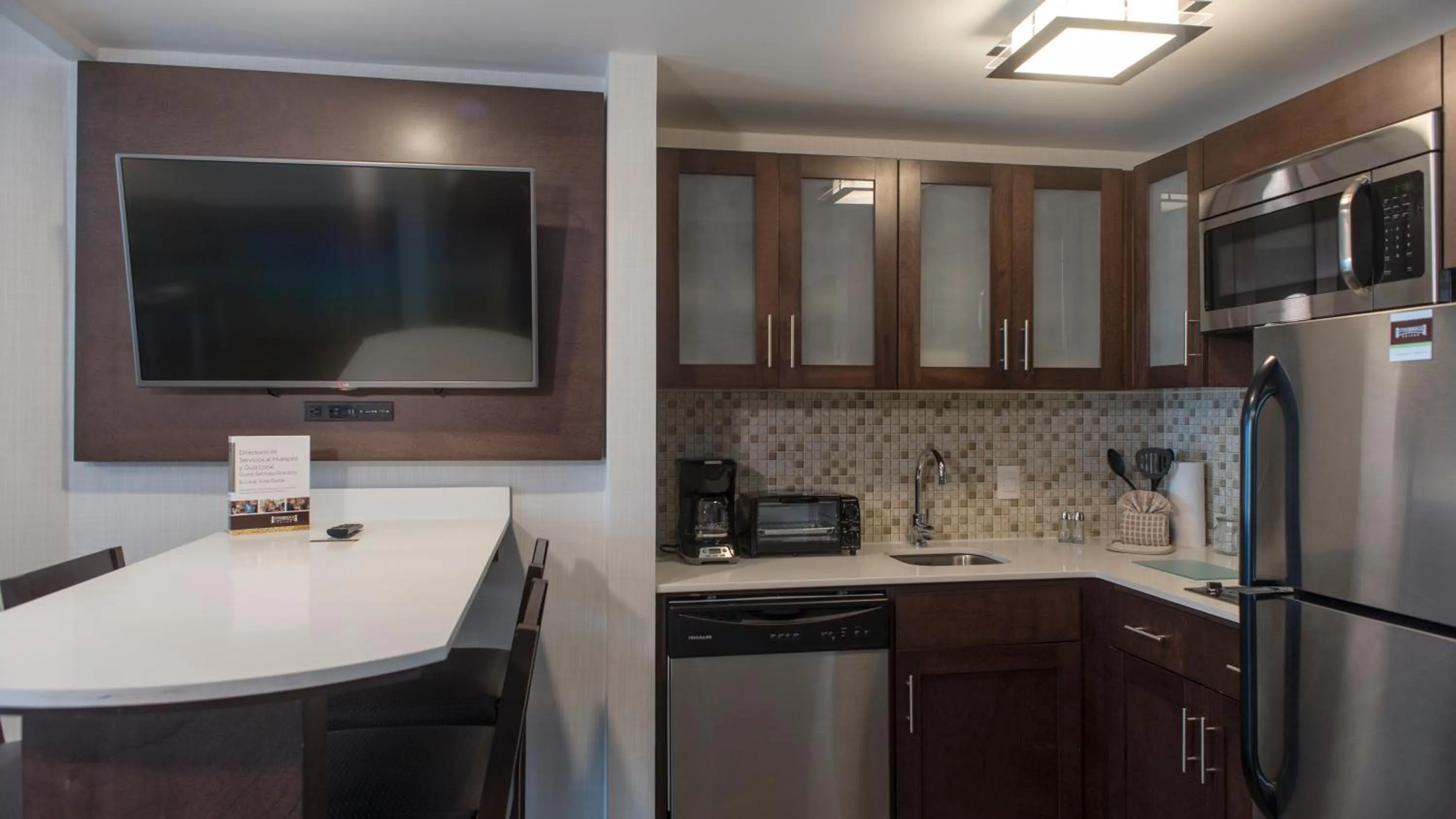 TV and multimedia in Staybridge Suites Puebla by IHG