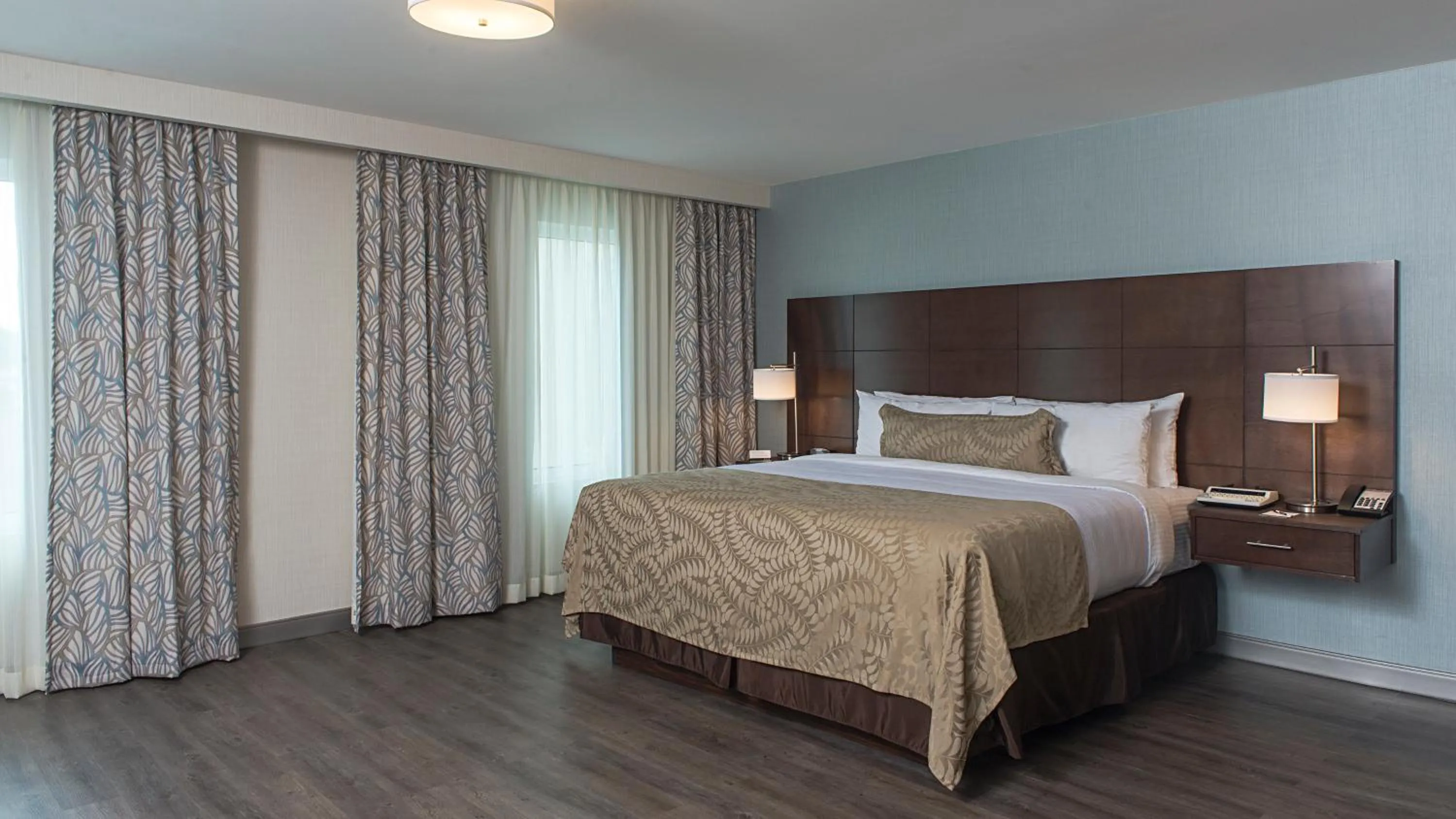 Photo of the whole room, Bed in Staybridge Suites Puebla by IHG