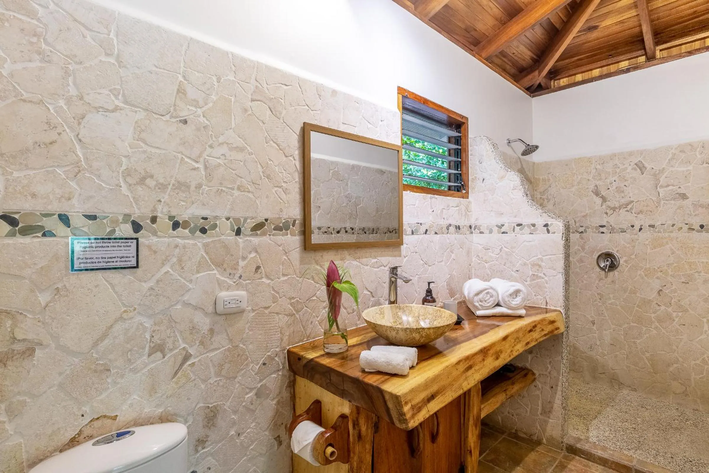 Bathroom in Makanas Beach Bungalows