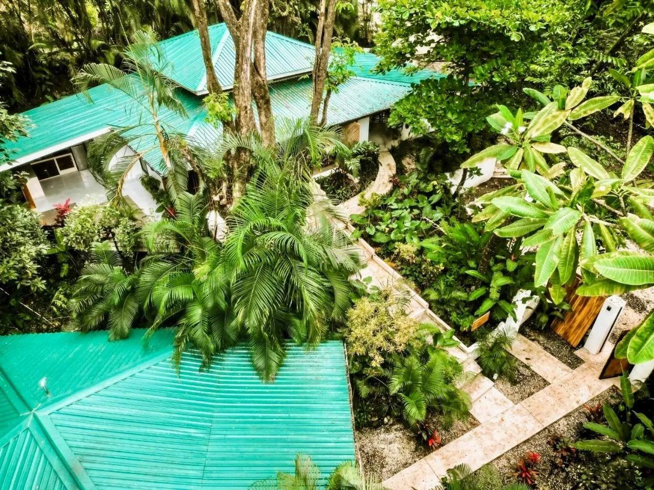 Property building in Makanas Beach Bungalows