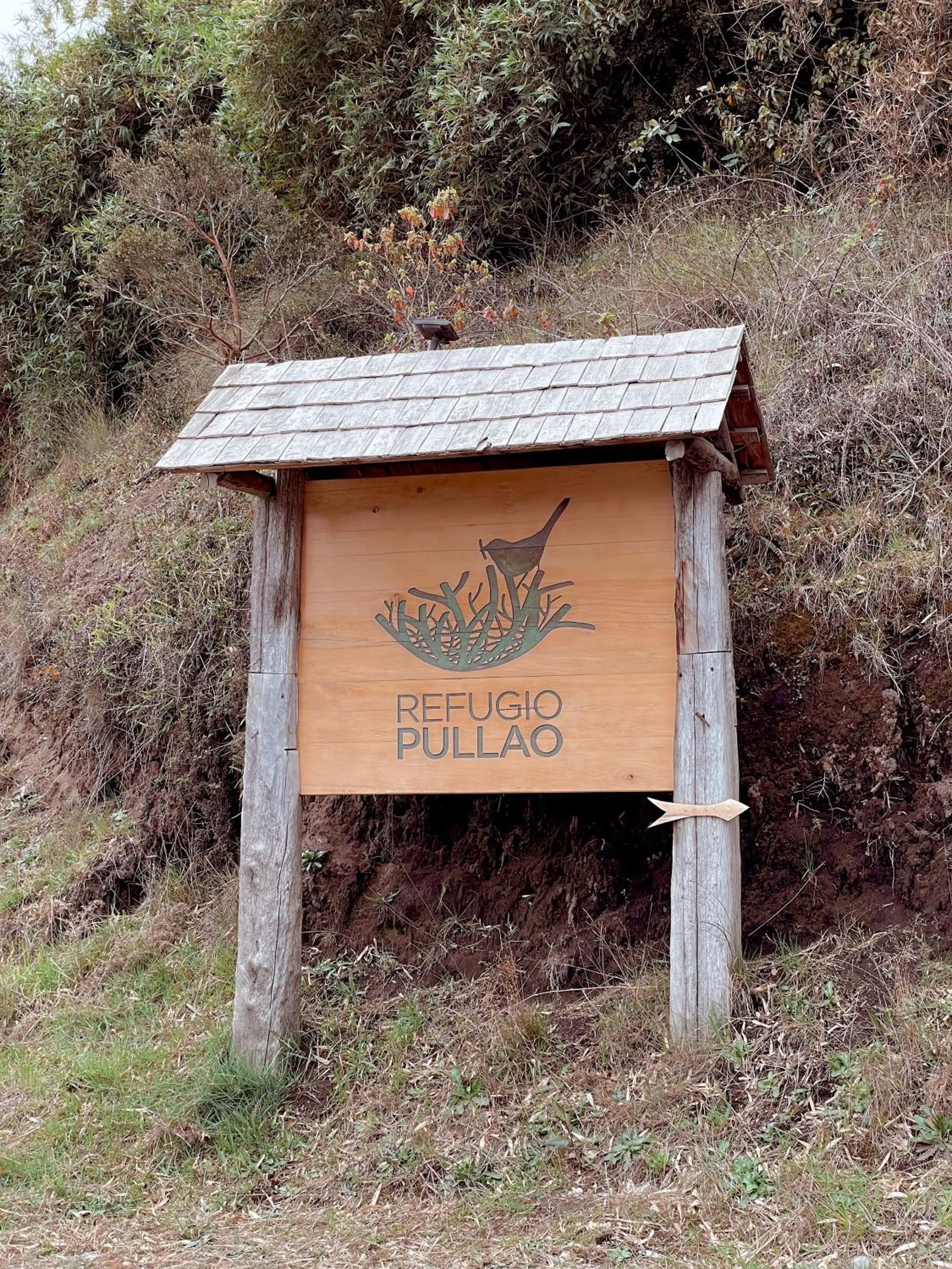 Logo/Certificate/Sign in Refugio Pullao