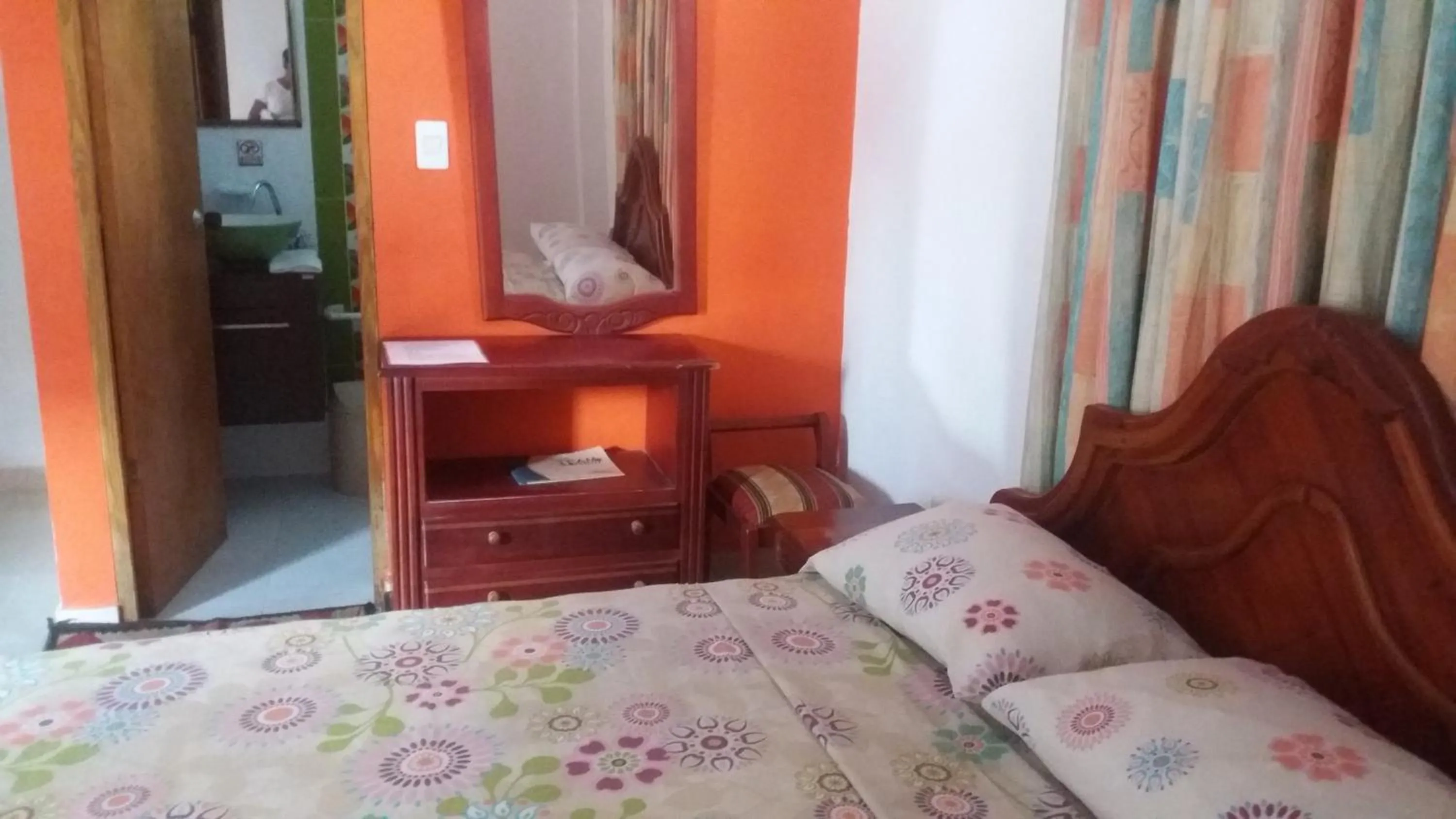 Photo of the whole room, Bed in Ludisa House