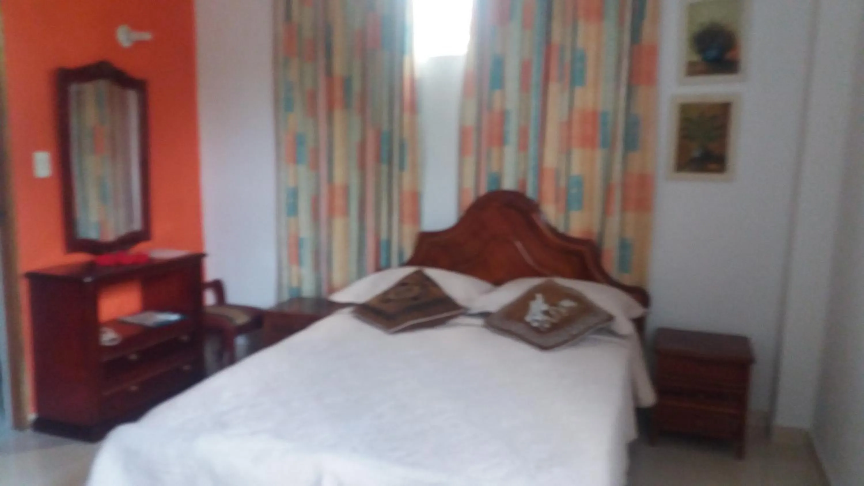 Photo of the whole room, Bed in Ludisa House