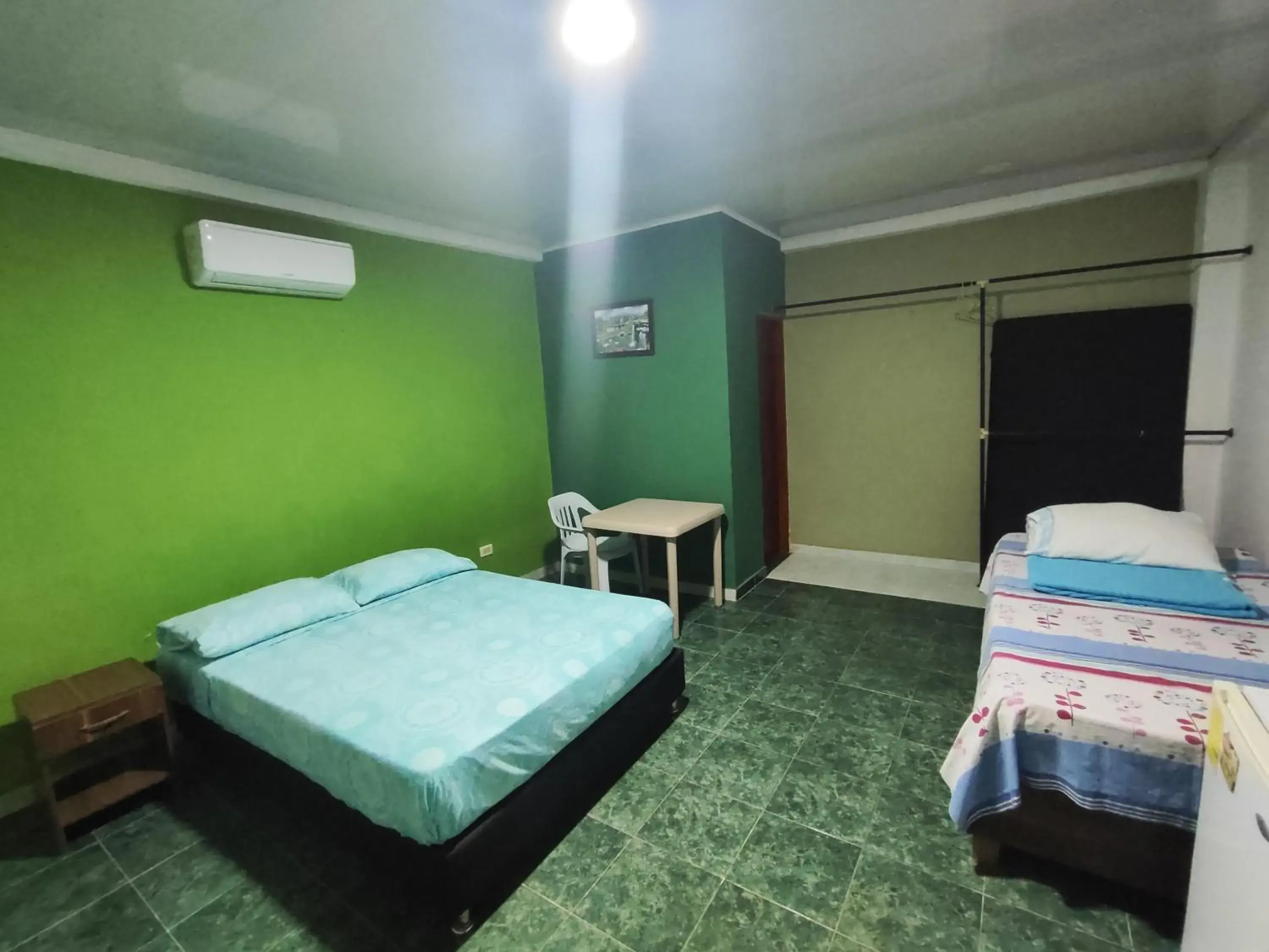 Double or Twin Room with Private External Bathroom - single occupancy in Ludisa House Double or Twin Room with Private External Bathroom - single occupancy in Ludisa House
