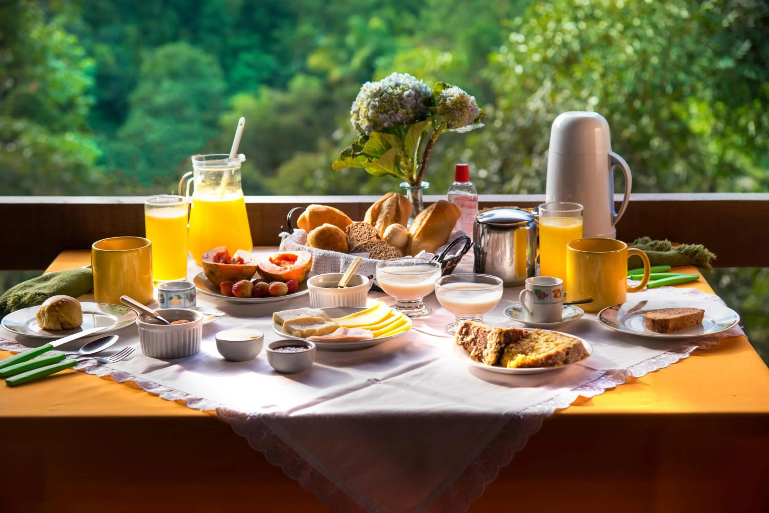 Continental breakfast in Pousada Verde Água Visconde de Mauá