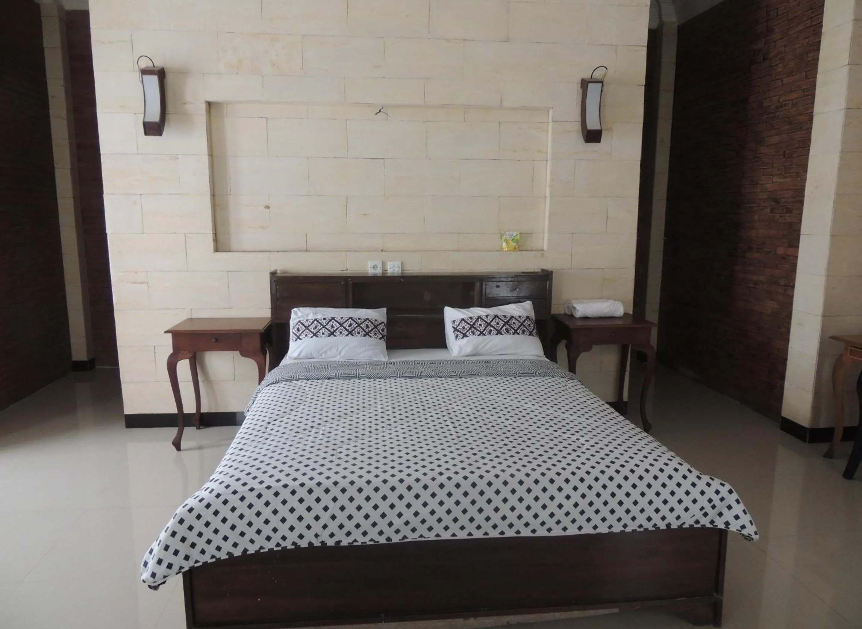 Bedroom, Bed in Lotus 2 Guest House