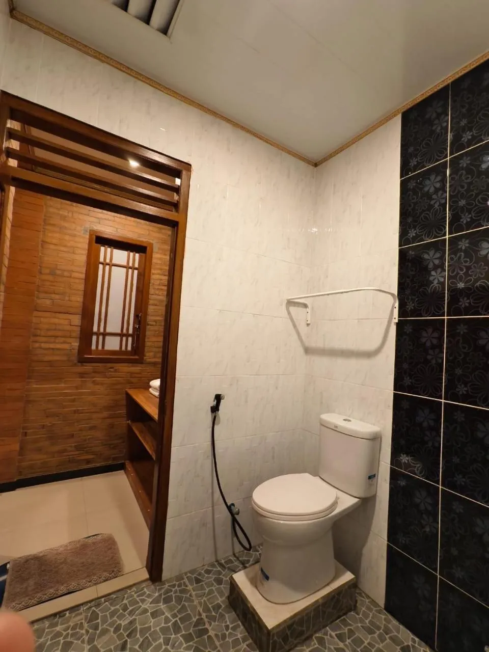 Toilet in Lotus 2 Guest House