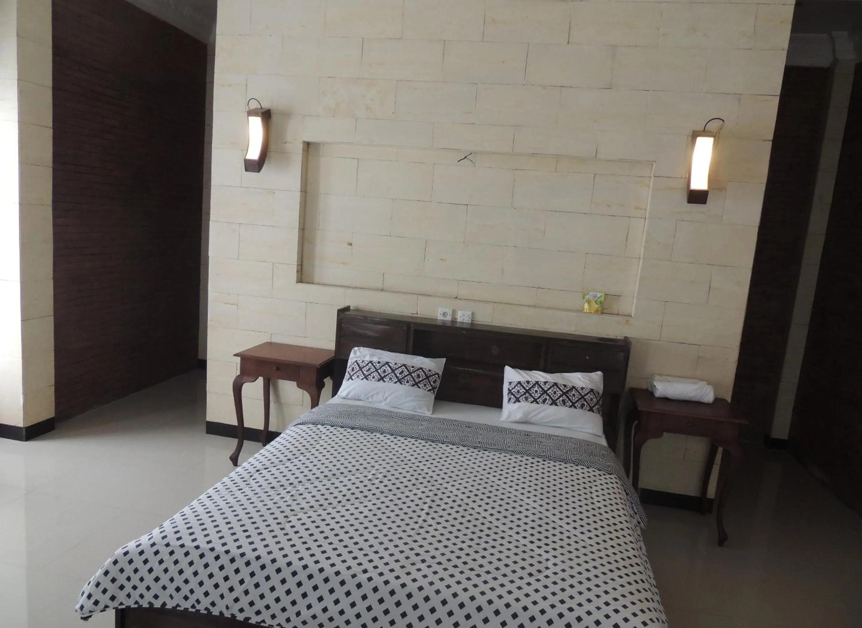 Bedroom, Bed in Lotus 2 Guest House