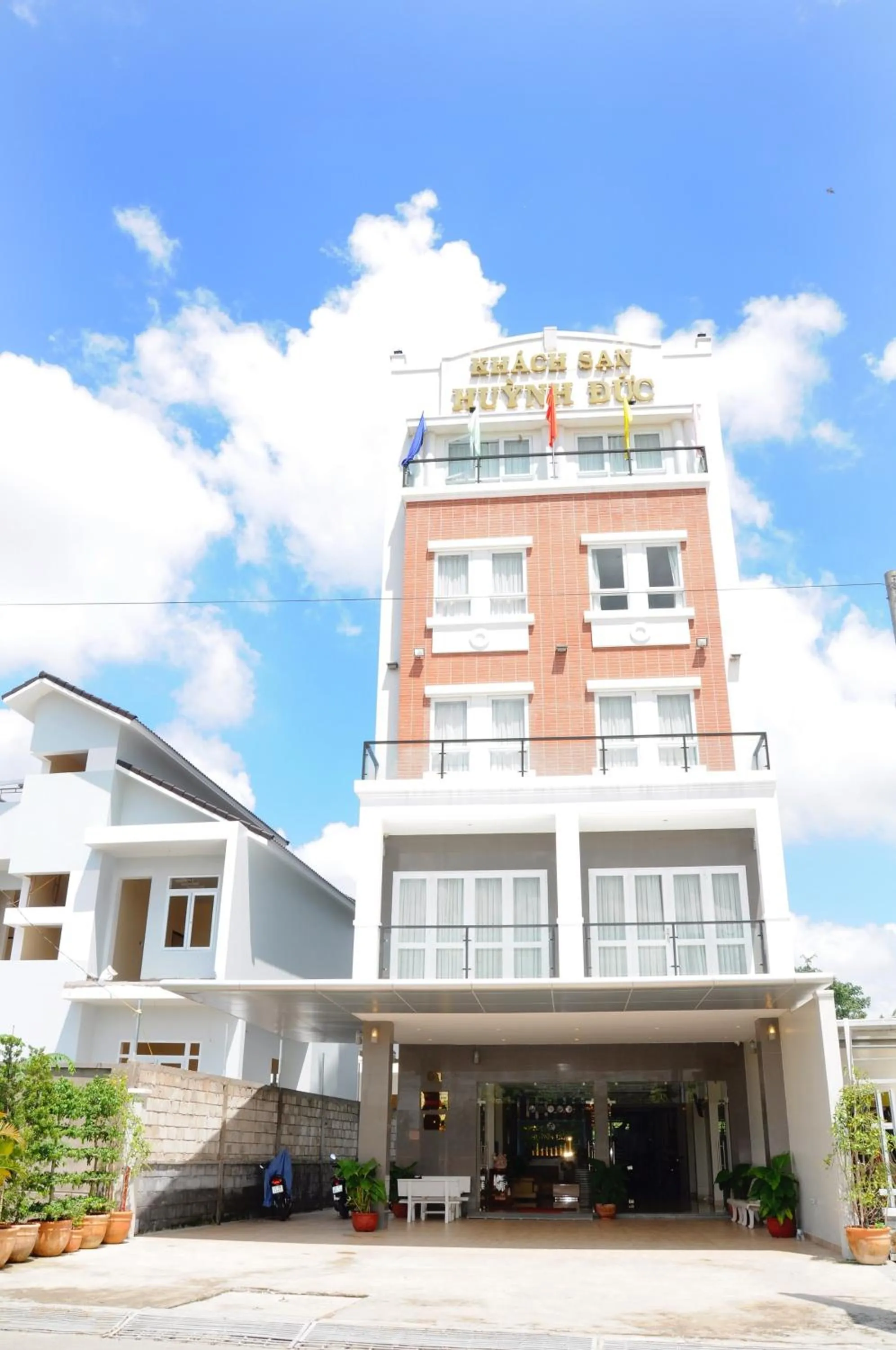 Property building in Huynh Duc Hotel