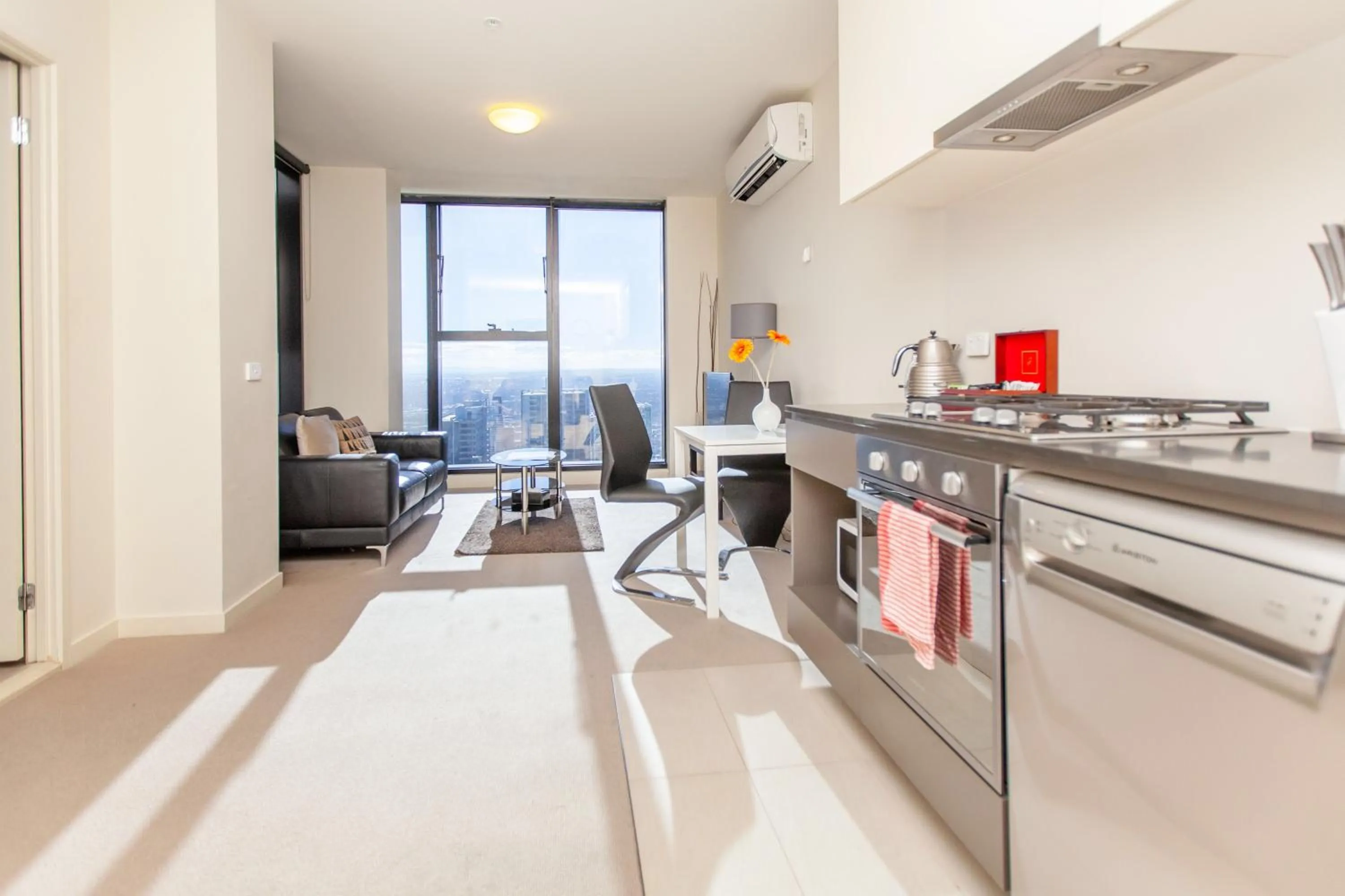 Kitchen/Kitchenette in Melbourne SkyHigh Apartments