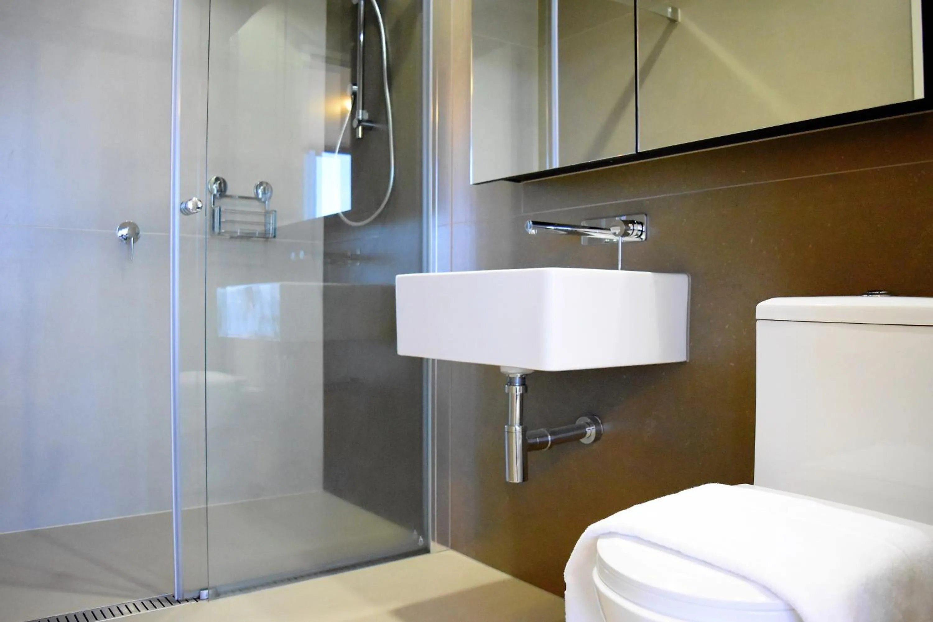 Bathroom in Melbourne SkyHigh Apartments