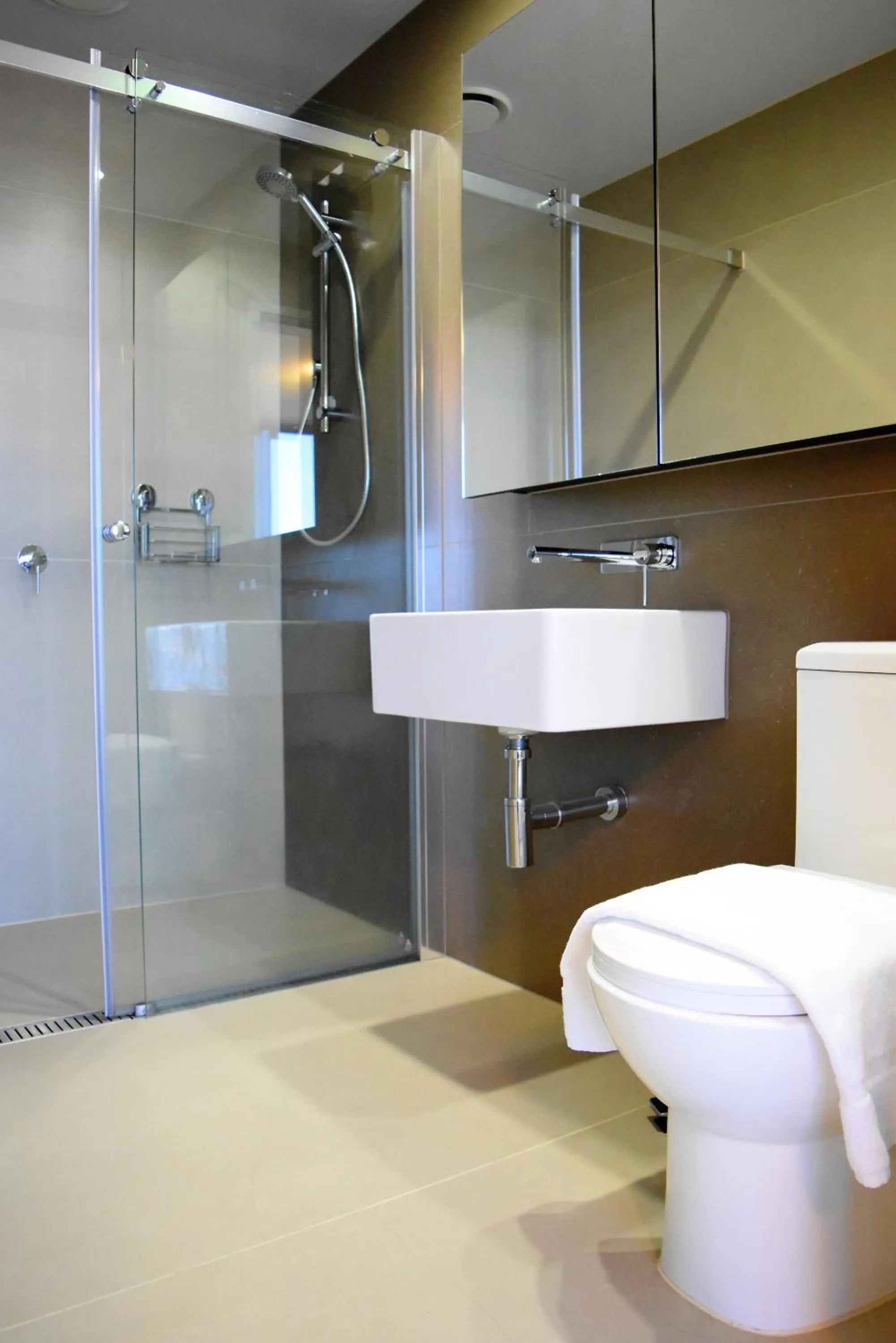 Bathroom in Melbourne SkyHigh Apartments