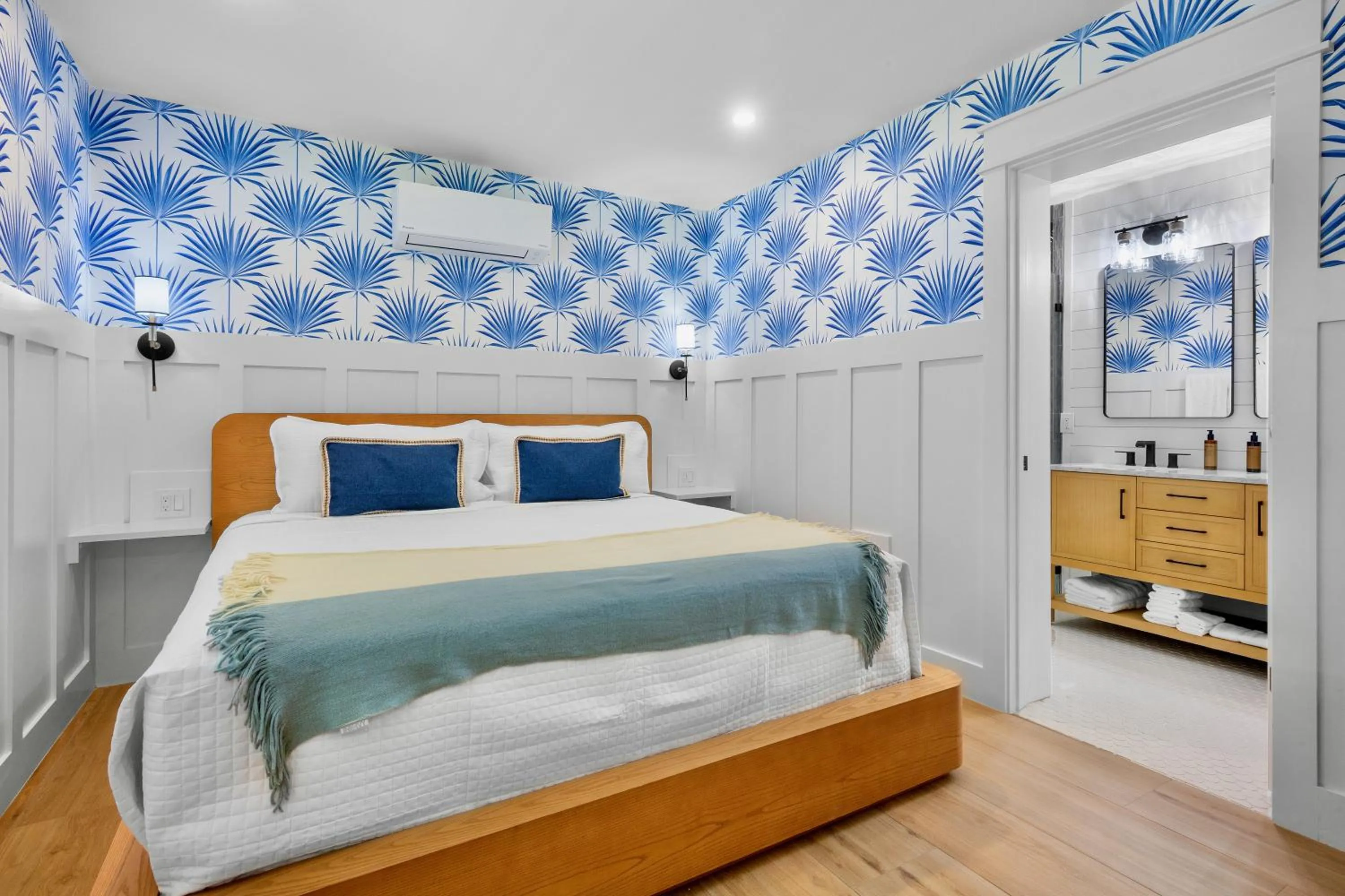 Bed in Azul Resort Siesta Key