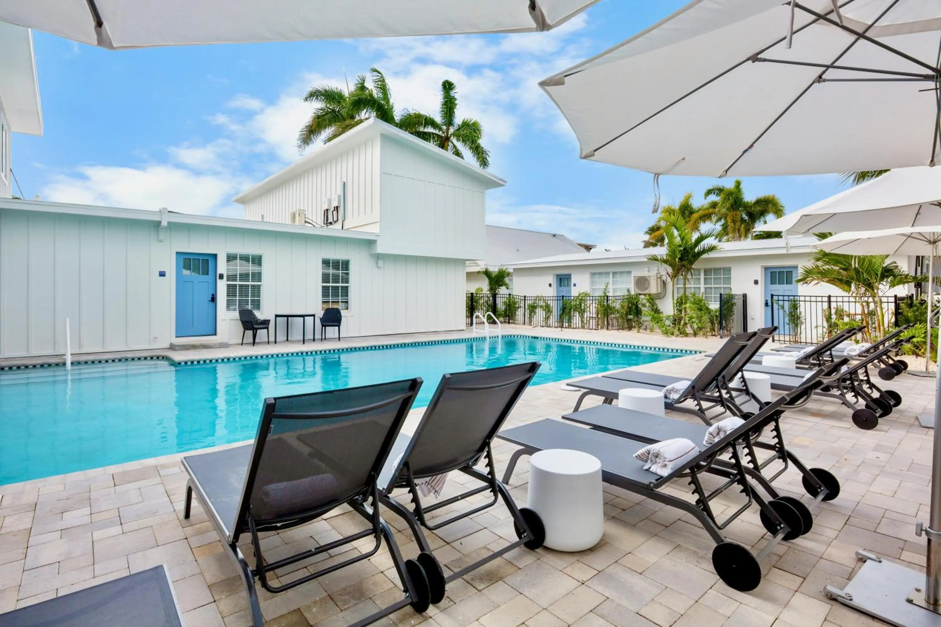 Swimming pool in Azul Resort Siesta Key