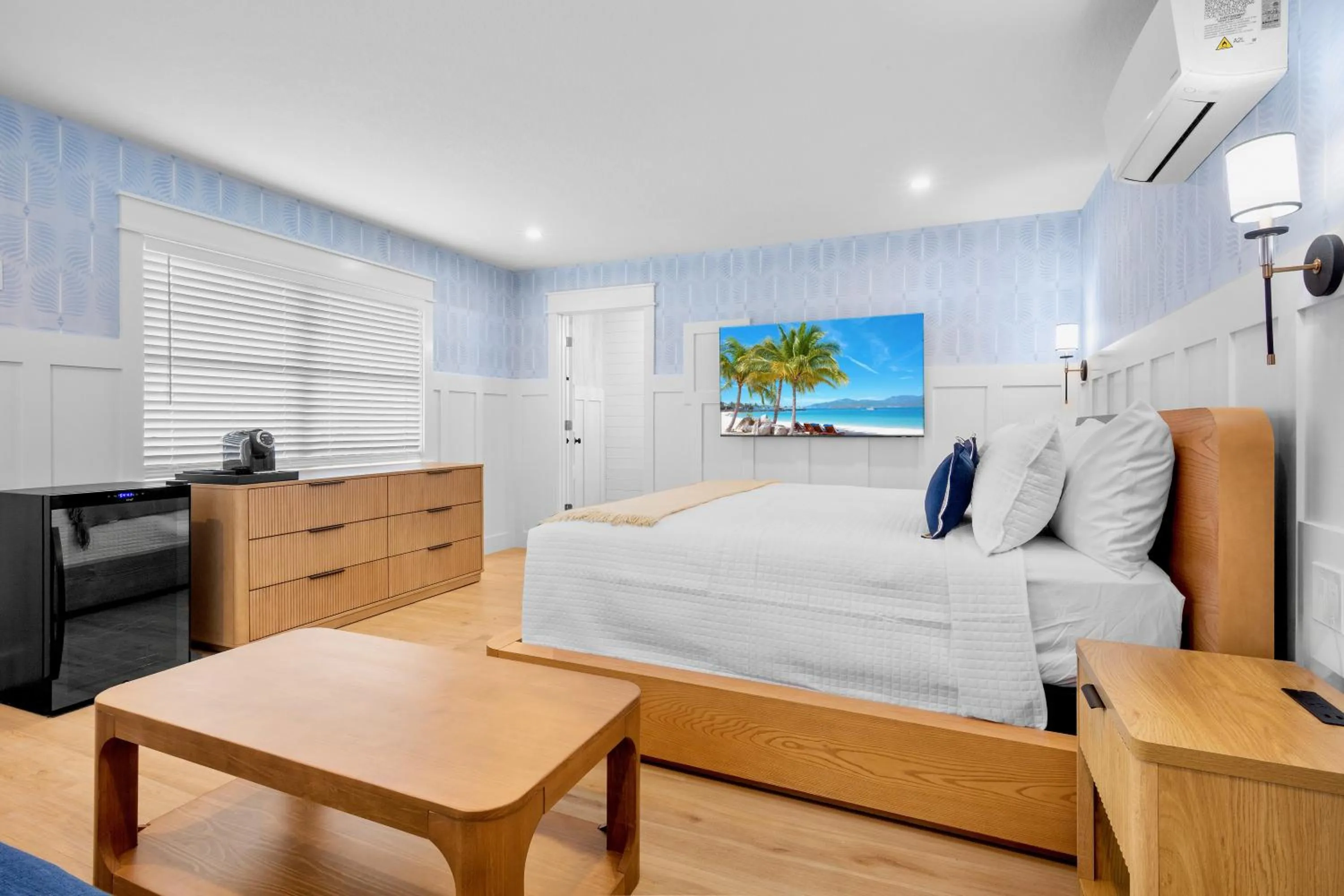 Photo of the whole room, Bed in Azul Resort Siesta Key