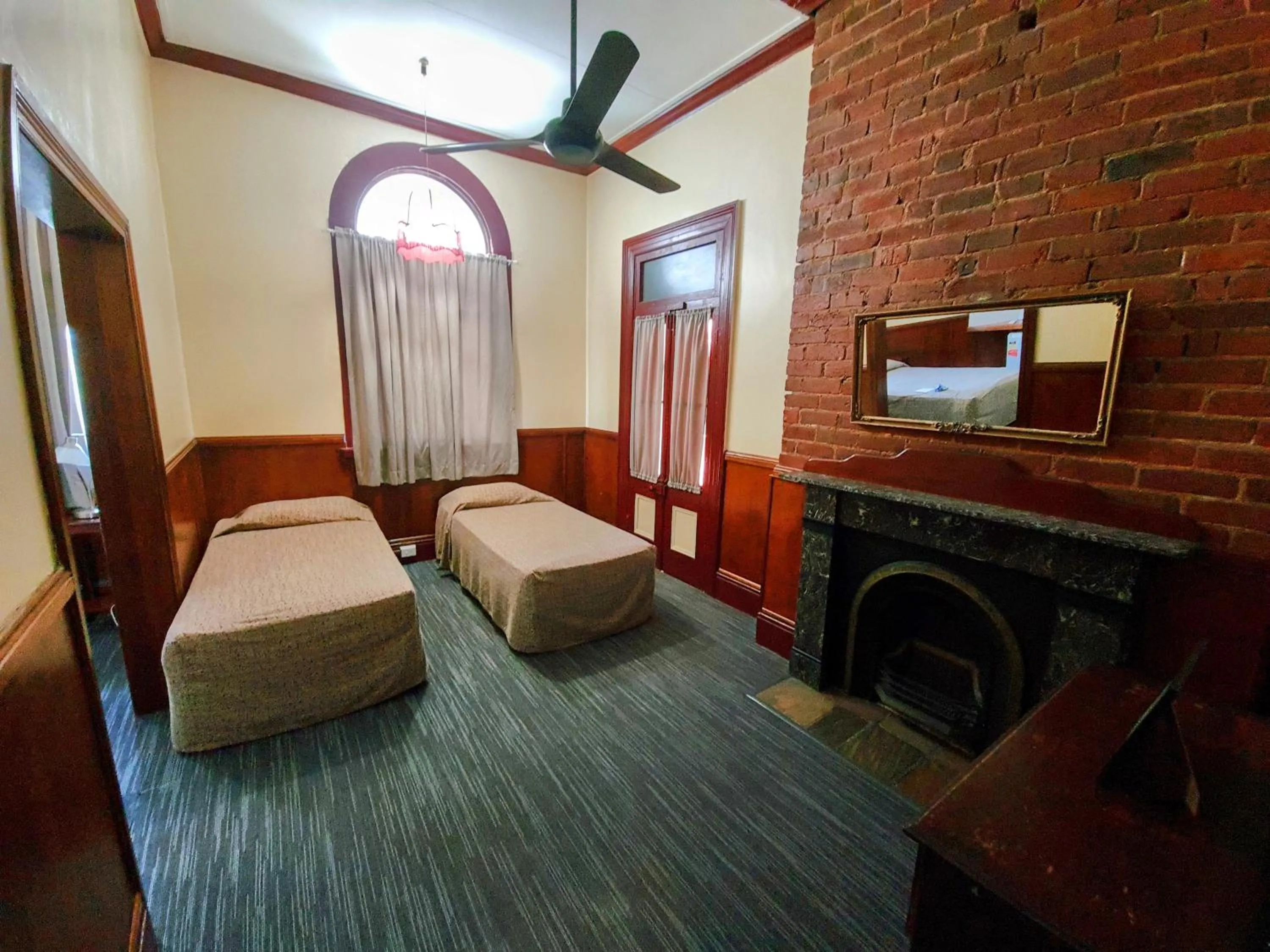 Bed in Criterion Hotel-Motel Rockhampton