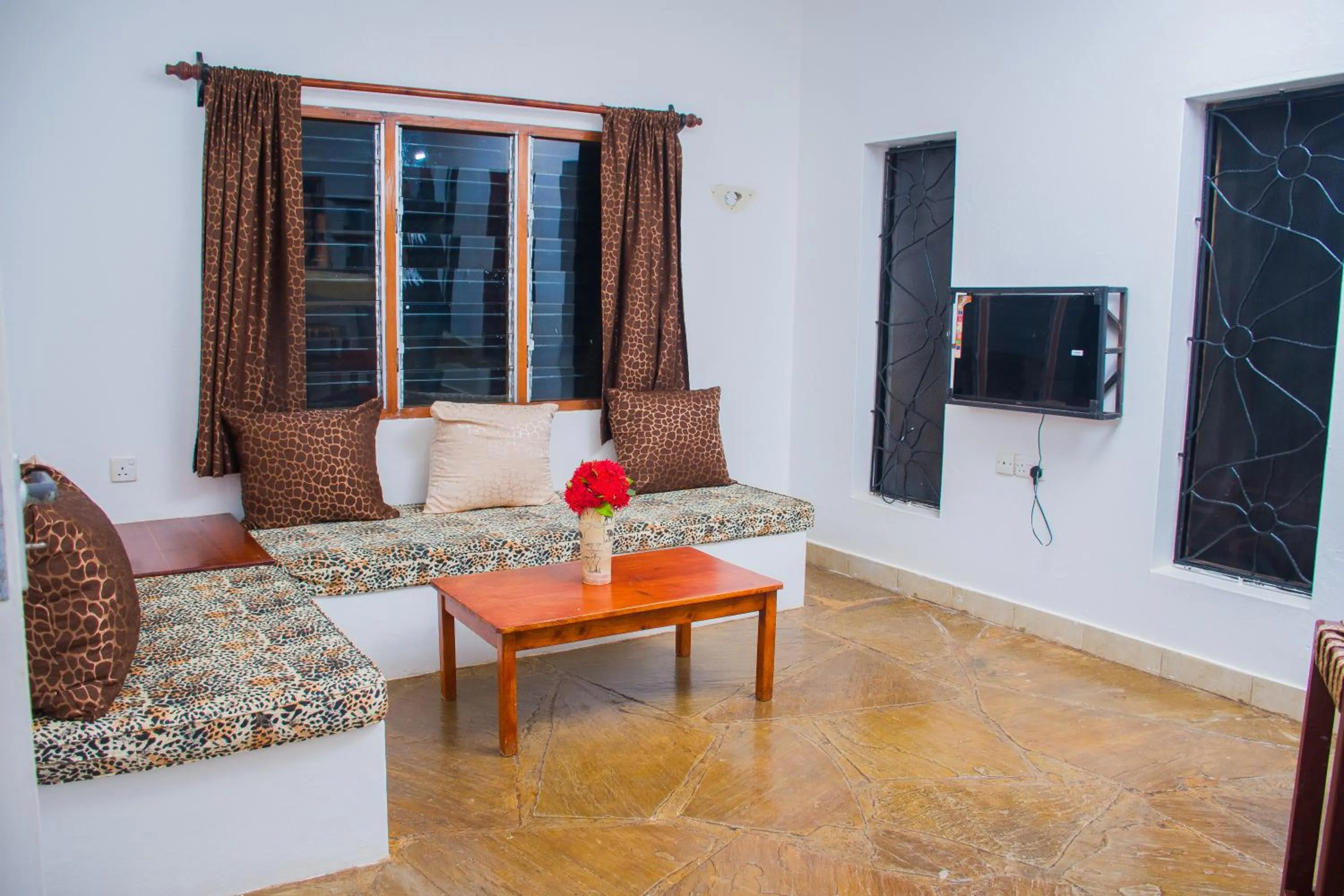 Communal lounge/ TV room in Doric Cottages Diani