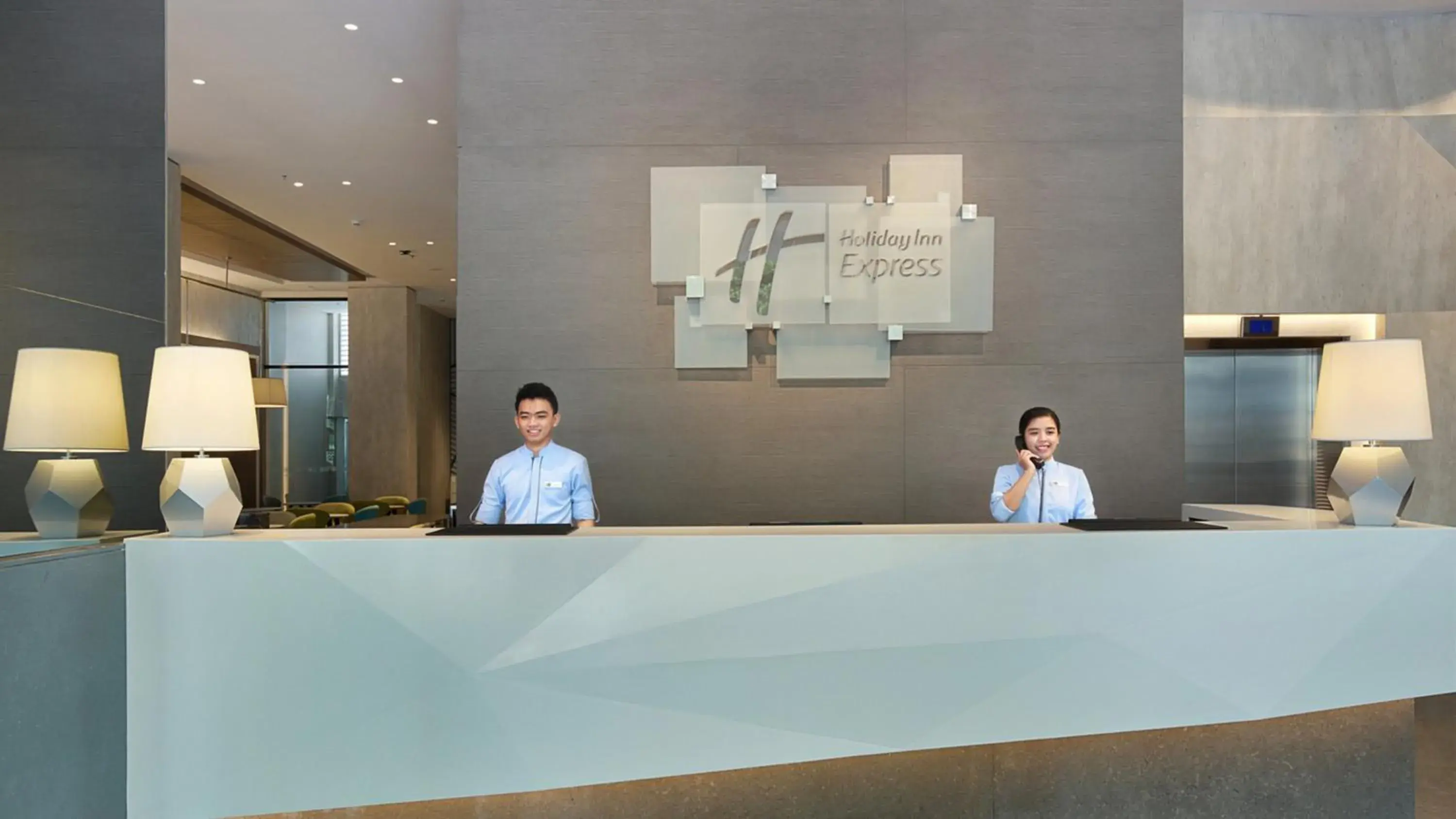 Property building in Holiday Inn Express Jakarta Wahid Hasyim by IHG Property building in Holiday Inn Express Jakarta Wahid Hasyim by IHG