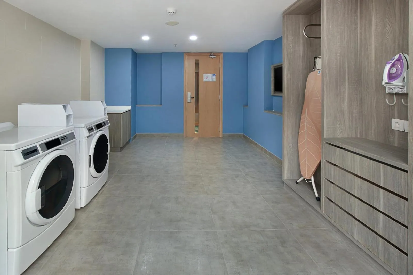 laundry in Holiday Inn Express Jakarta Wahid Hasyim by IHG