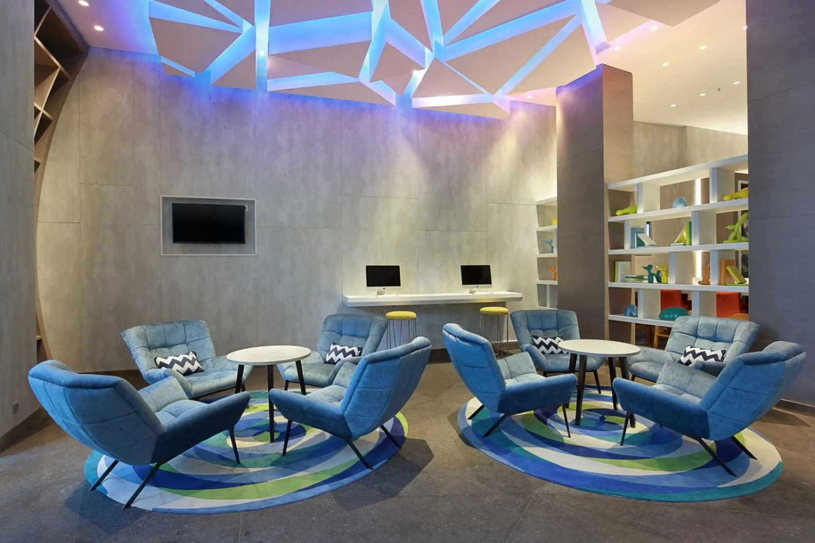 Lobby or reception in Holiday Inn Express Jakarta Wahid Hasyim by IHG