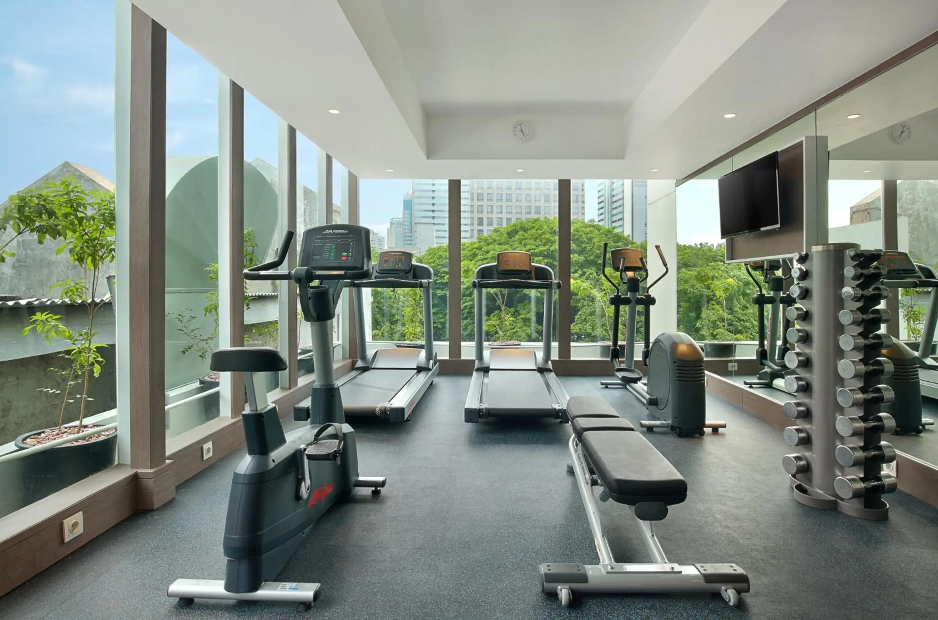 Fitness centre/facilities in Holiday Inn Express Jakarta Wahid Hasyim by IHG Fitness centre/facilities in Holiday Inn Express Jakarta Wahid Hasyim by IHG