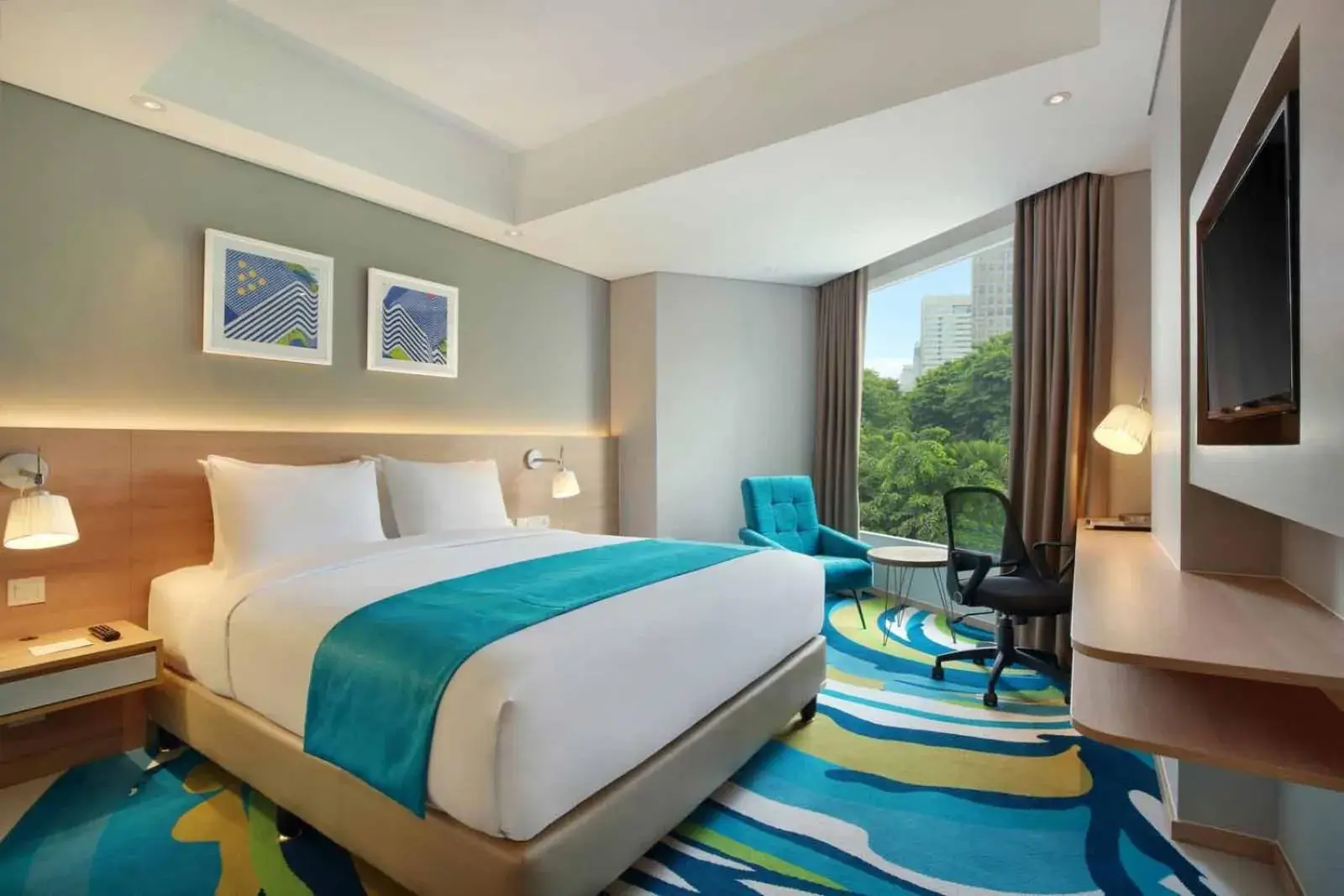 TV and multimedia, Bed in Holiday Inn Express Jakarta Wahid Hasyim by IHG TV and multimedia, Bed in Holiday Inn Express Jakarta Wahid Hasyim by IHG