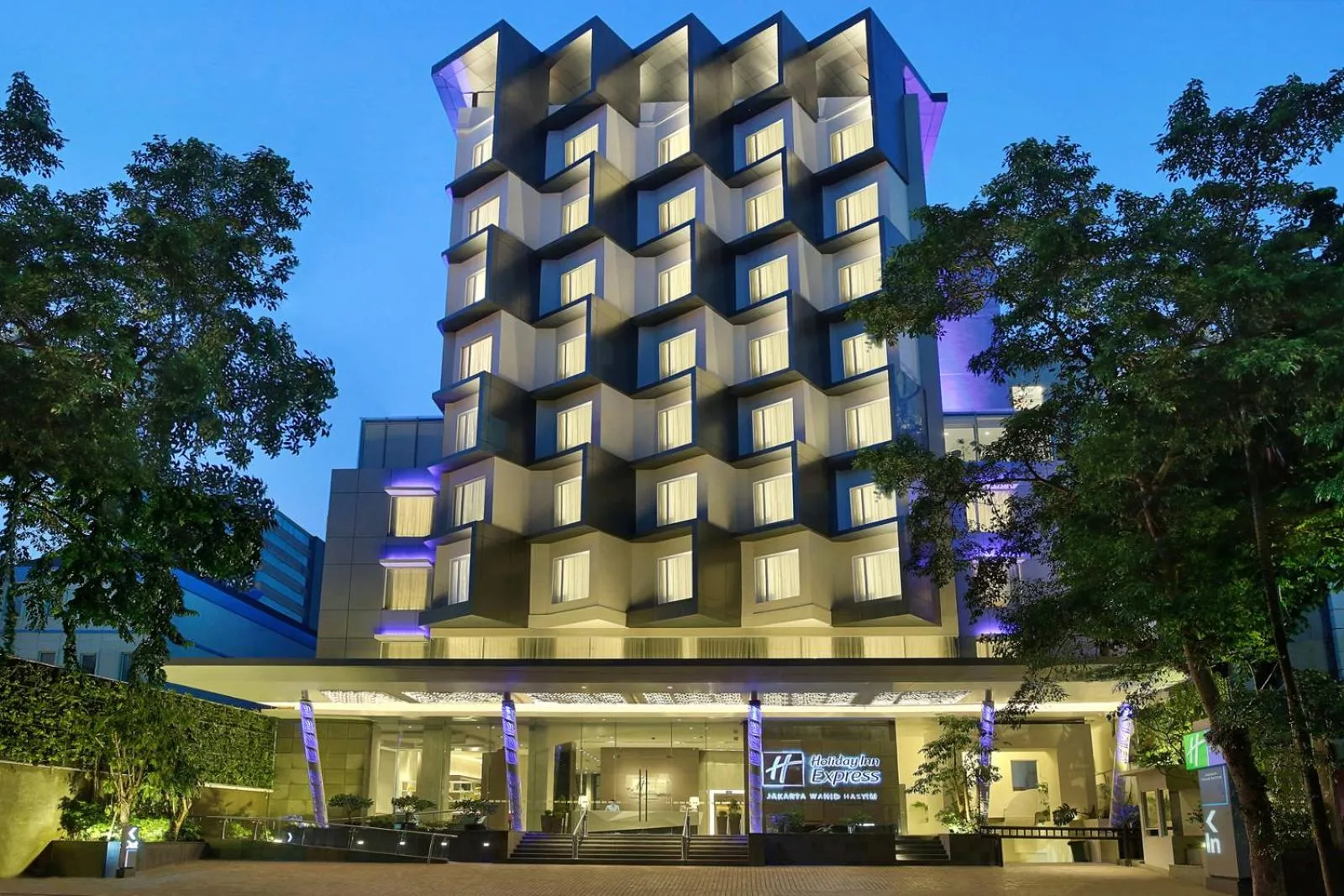 Property building in Holiday Inn Express Jakarta Wahid Hasyim by IHG