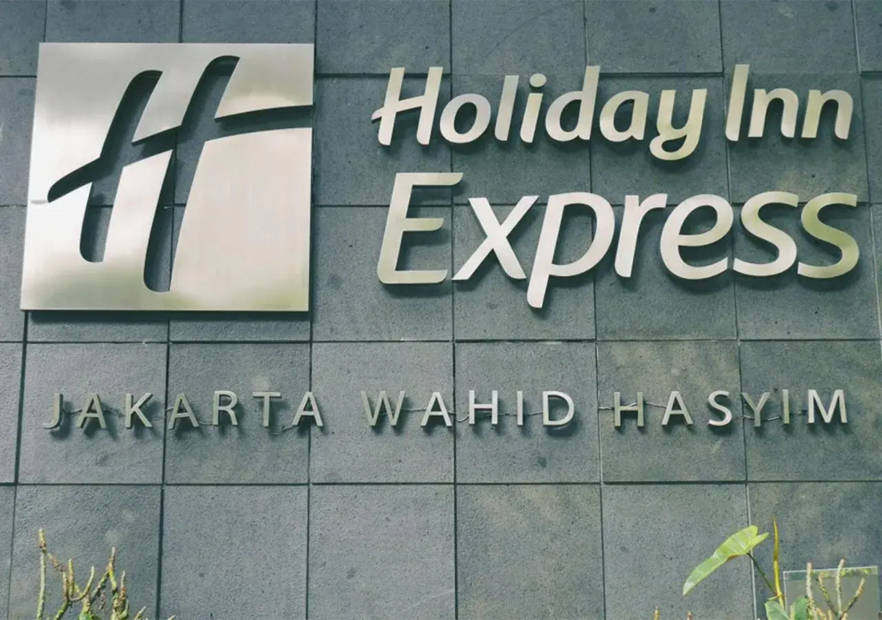 Property building in Holiday Inn Express Jakarta Wahid Hasyim by IHG Property building in Holiday Inn Express Jakarta Wahid Hasyim by IHG