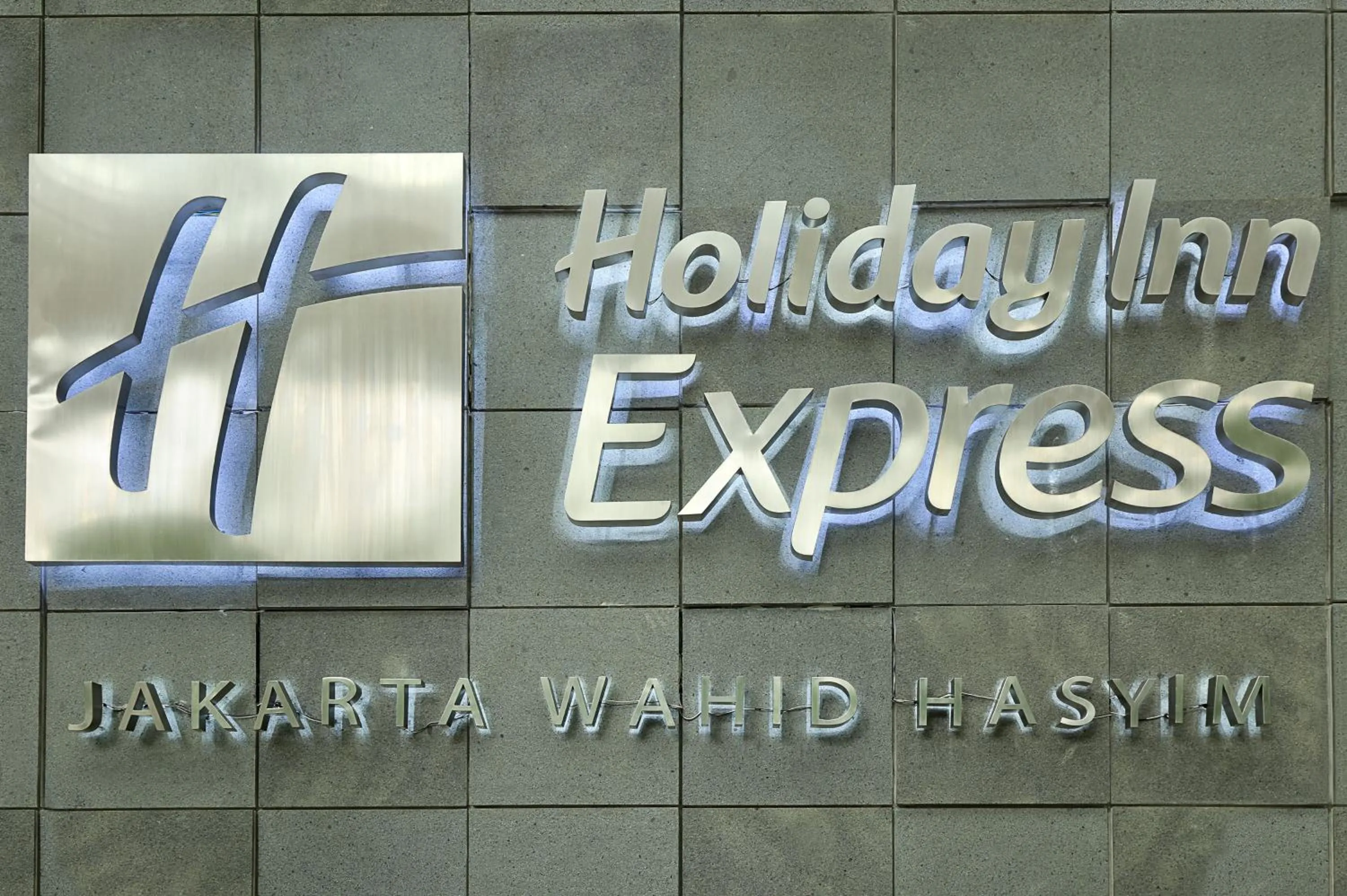 Property building in Holiday Inn Express Jakarta Wahid Hasyim by IHG
