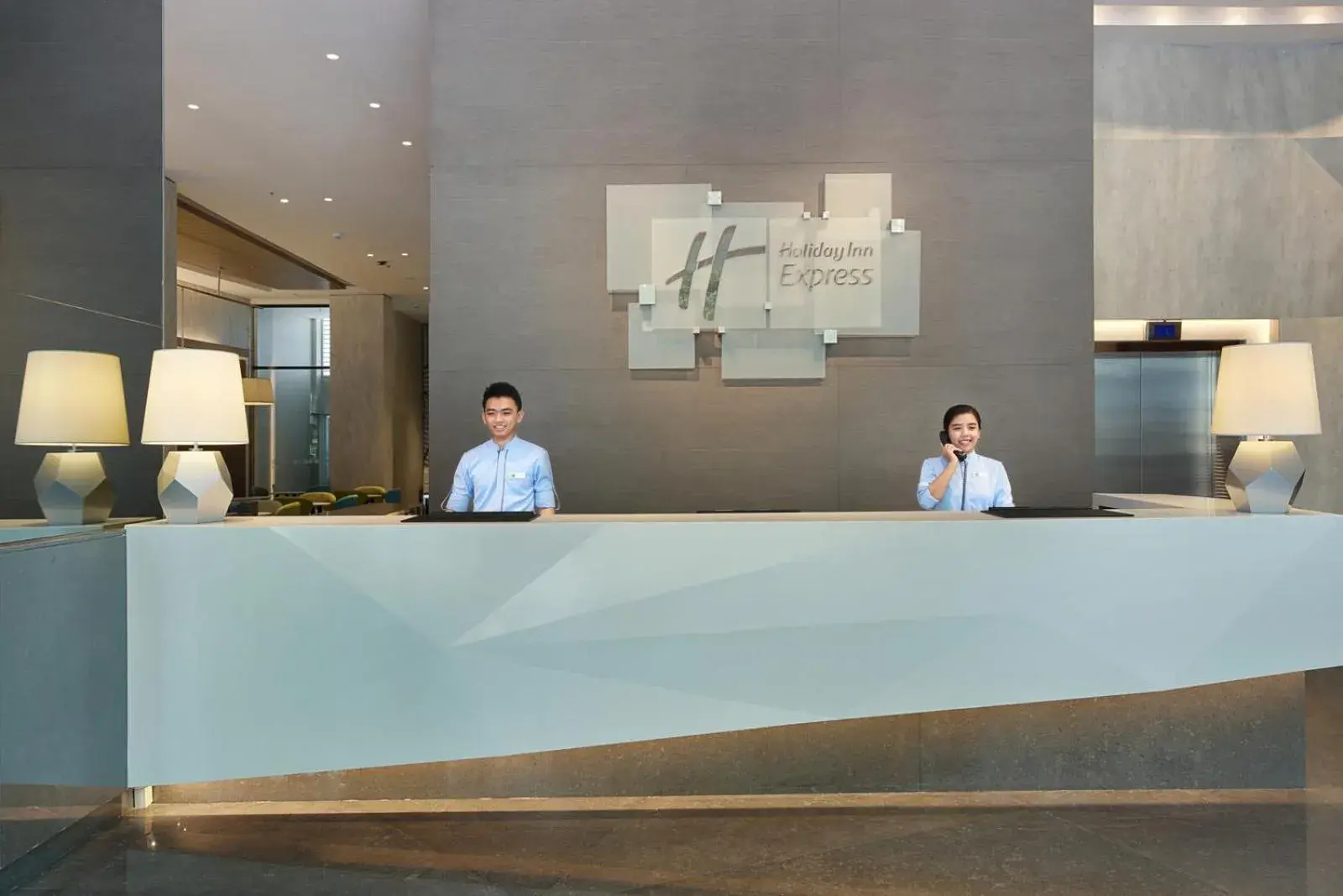 Lobby or reception in Holiday Inn Express Jakarta Wahid Hasyim by IHG Lobby or reception in Holiday Inn Express Jakarta Wahid Hasyim by IHG