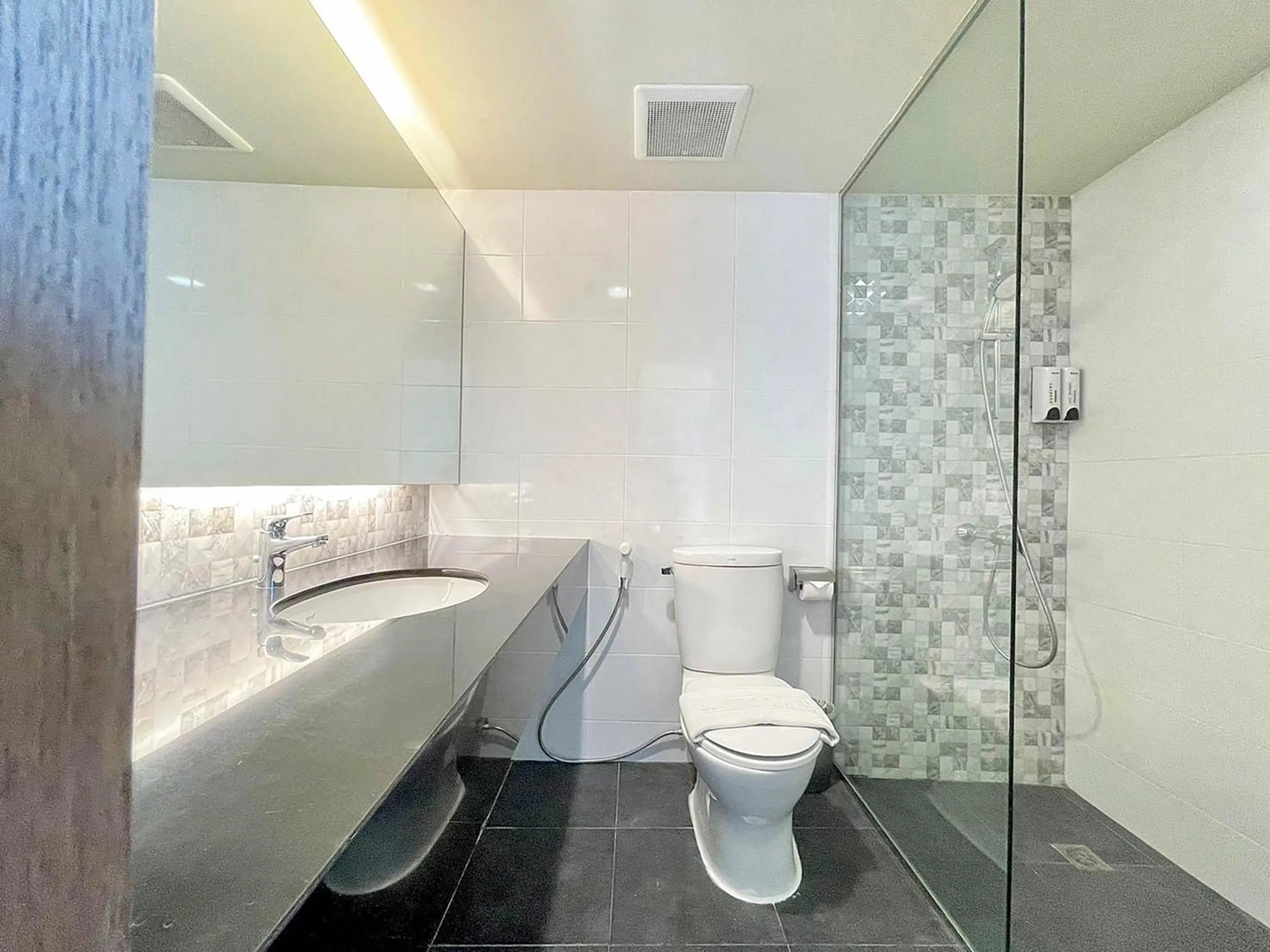 Shower in The One Bay Breeze