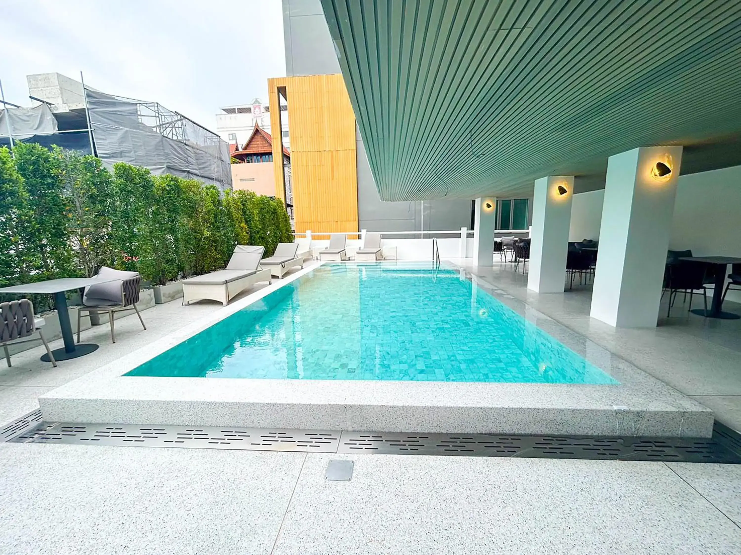 Swimming pool in The One Bay Breeze Swimming pool in The One Bay Breeze