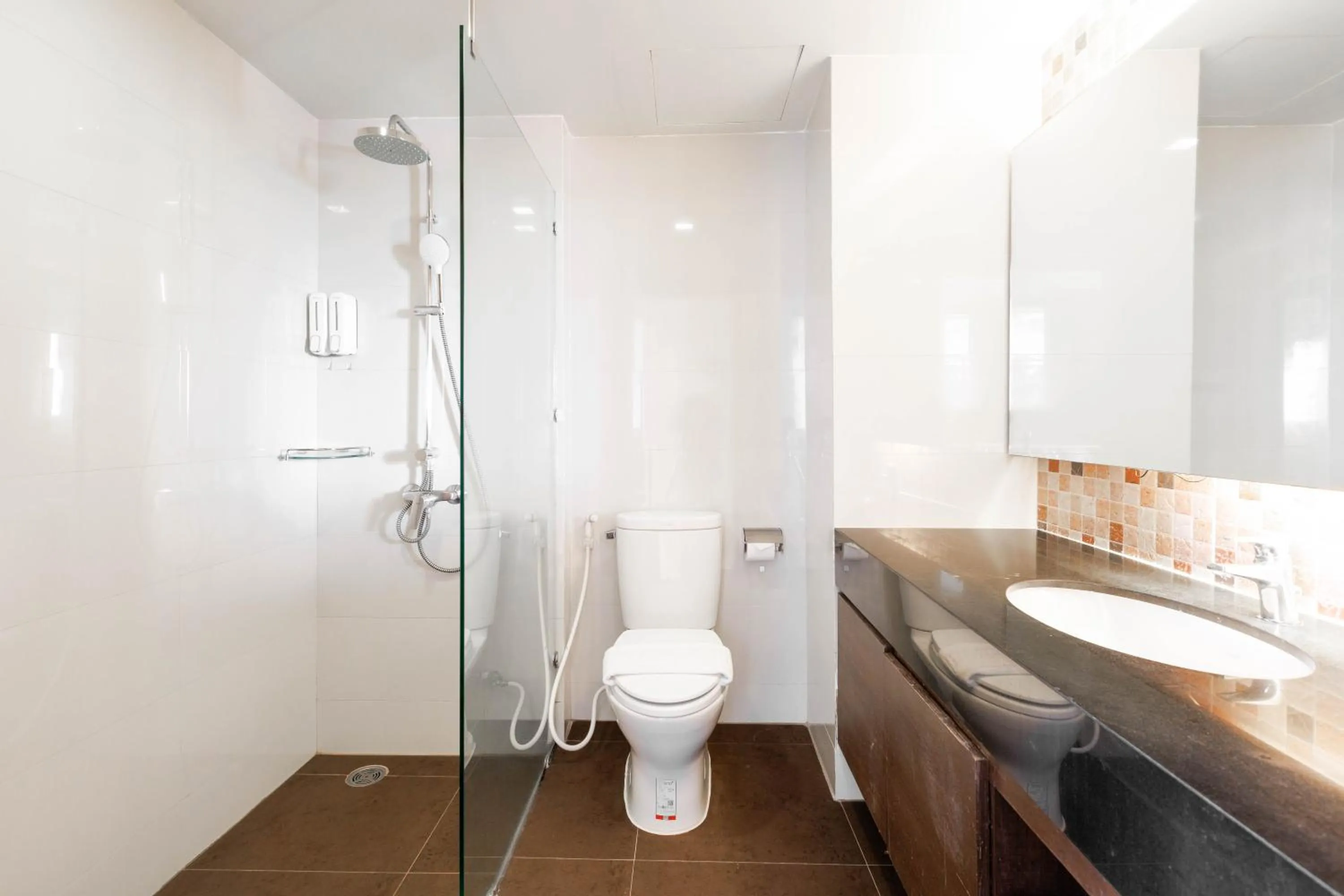 Shower in The One Bay Breeze