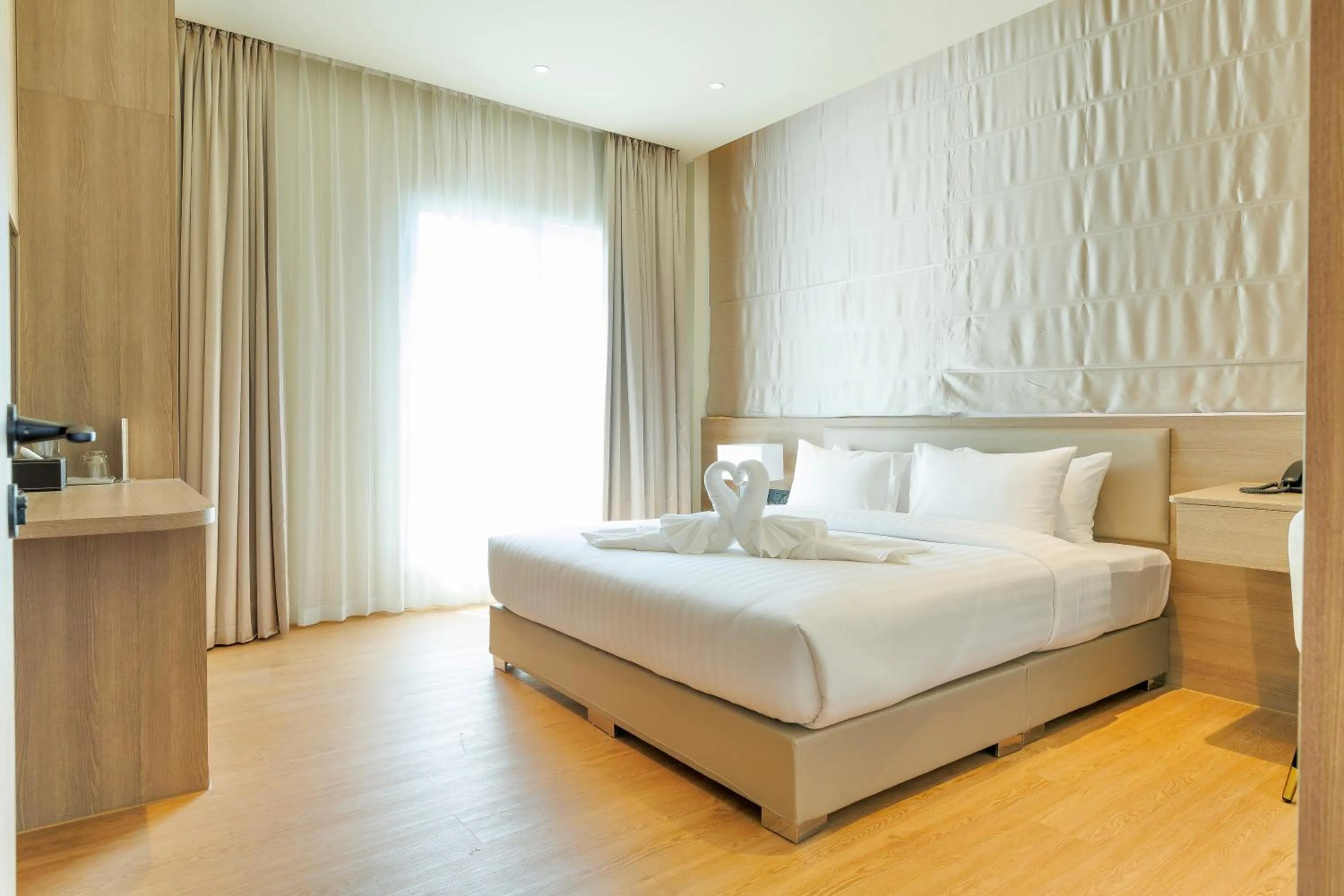 Balcony/Terrace, Bed in The One Bay Breeze